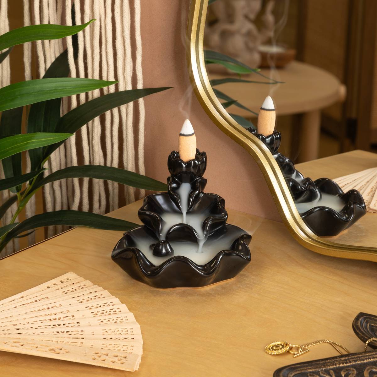 Incense fountain "Iloe" Black, 9.5x10.5 cm