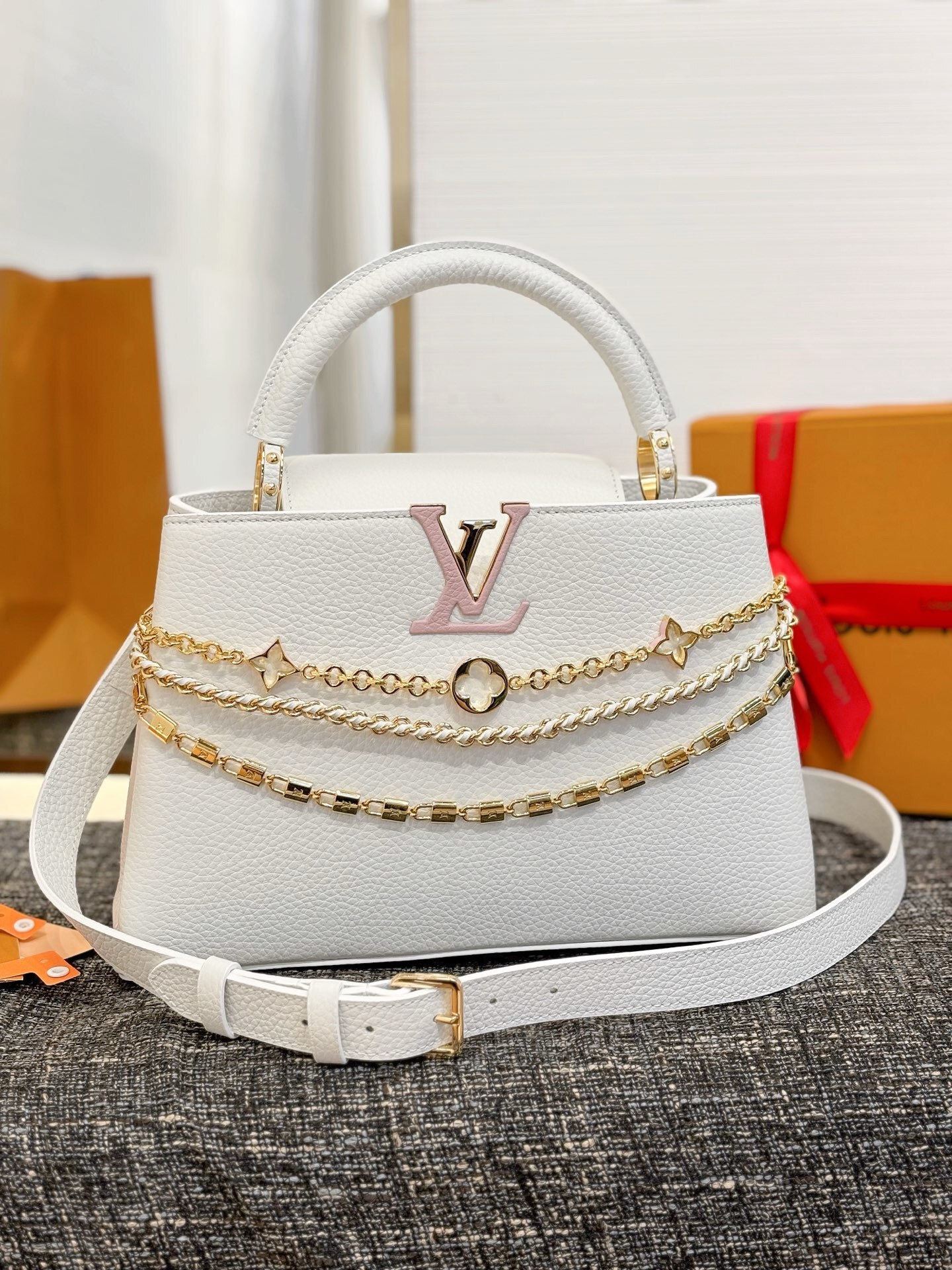 Louis Vuitton Capucines BB handbag in white Taurillon leather1:1High-quality replica
