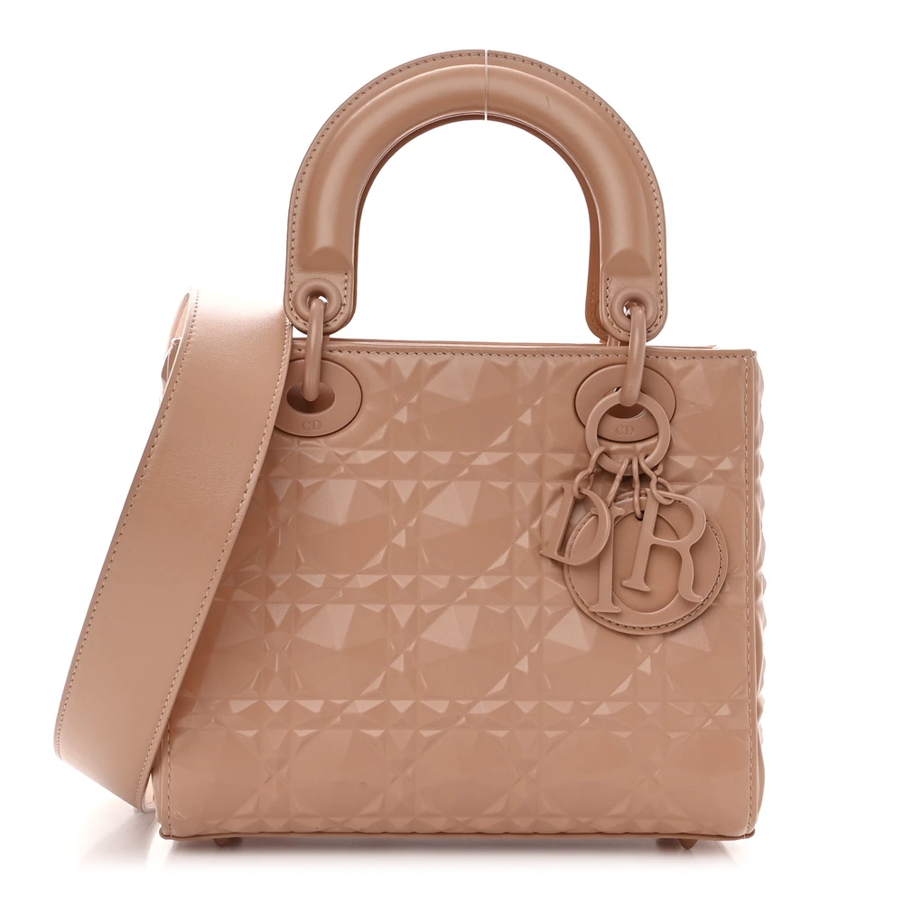 Where to Buy Superfake Handbags You’ll Love1:1High-quality replica