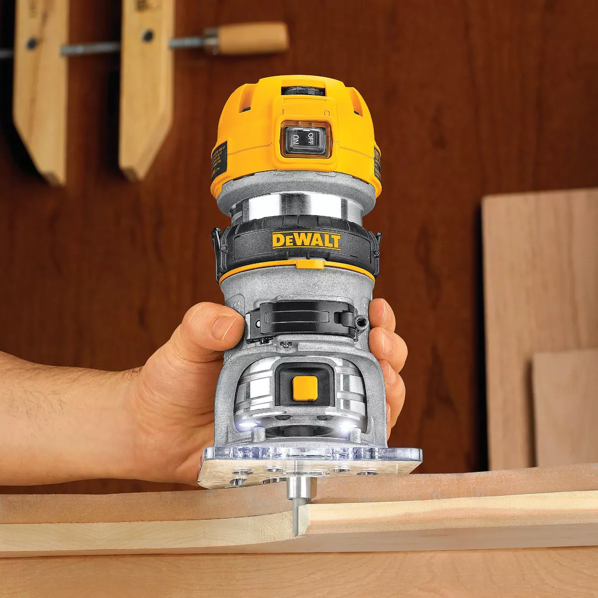 DEWALT 7-Amp 1.25 HP Max Torque Variable Speed Compact Router