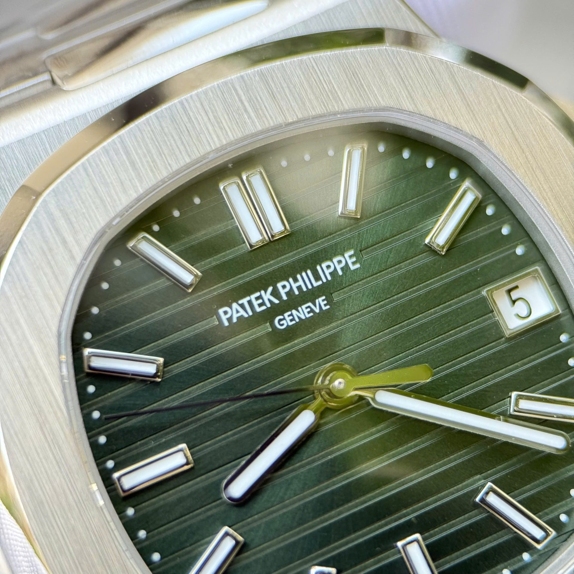 Patek Philippe Nautilus 5711 Clone Watches Green Dial Metal Wire Custom BBF Factory 40mm - Top club
