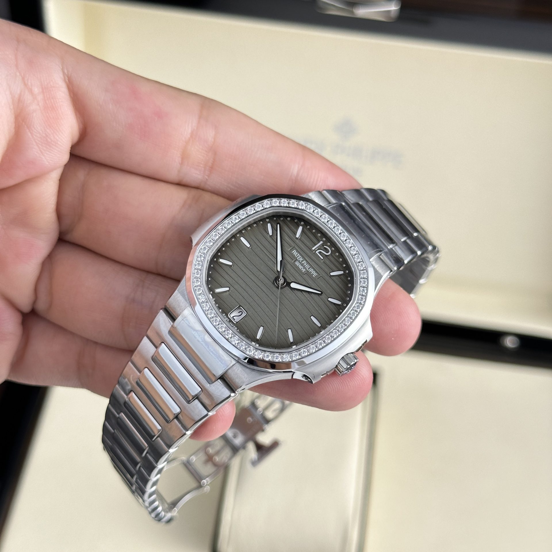 Patek Philippe Replica 1:1 Watch Nautilus 7118 Women s With Stone Gray Dial Factory 3K 35.2mm - Top club