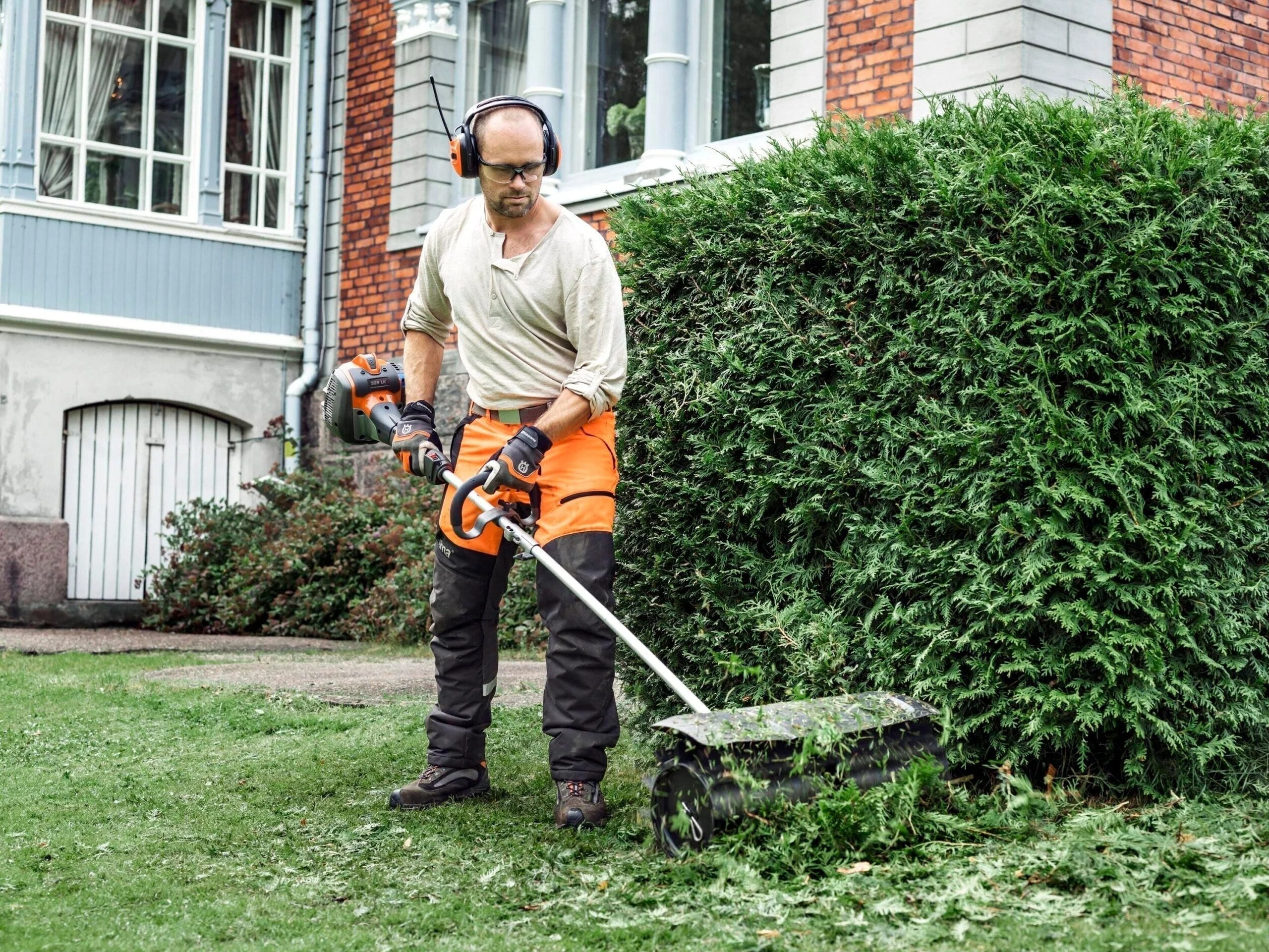 Husqvarna Straight Shaft Gas String Trimmer, 28-cc 2-Cycle, 20-in - 330LK 970545001 - Image 14 Husqvarna Straight Shaft Gas String Trimmer, 28-cc 2-Cycle, 20-in - 330LK 970545001 - Image 14