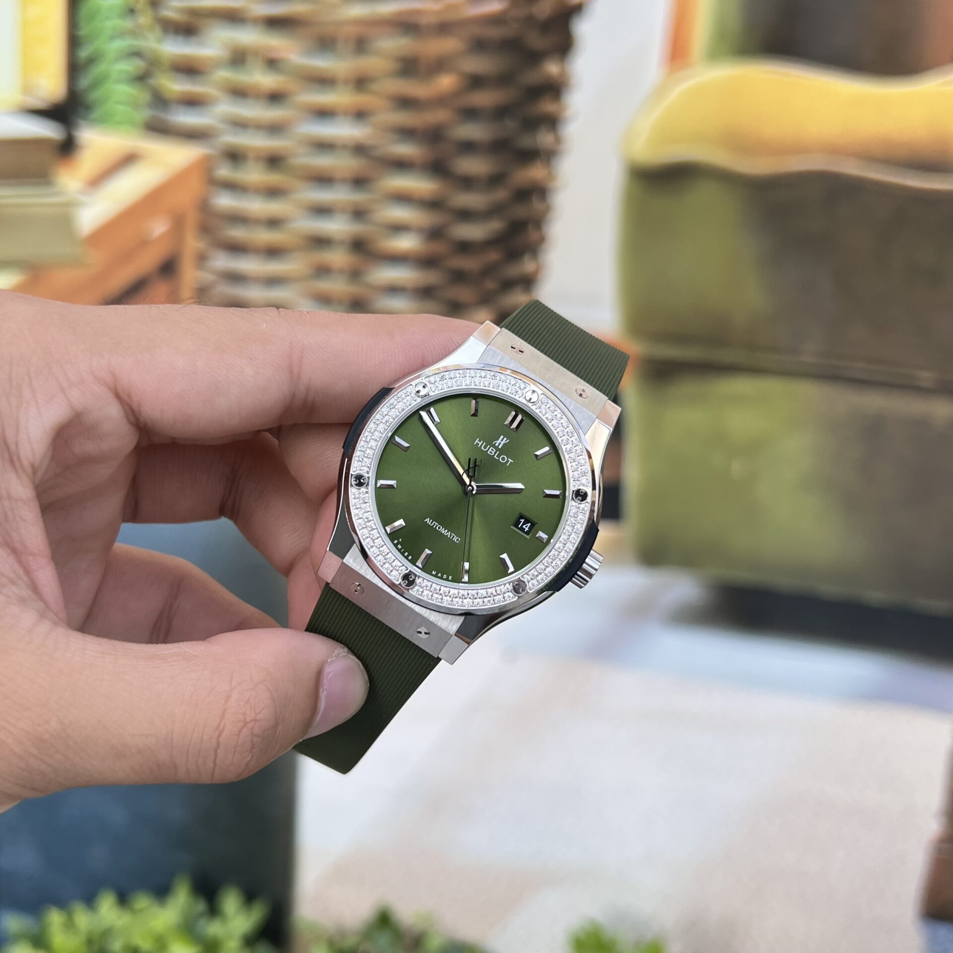Hublot Classic Fusion Replica Watch Green Dial With Stone JJ+ 42mm - Top club