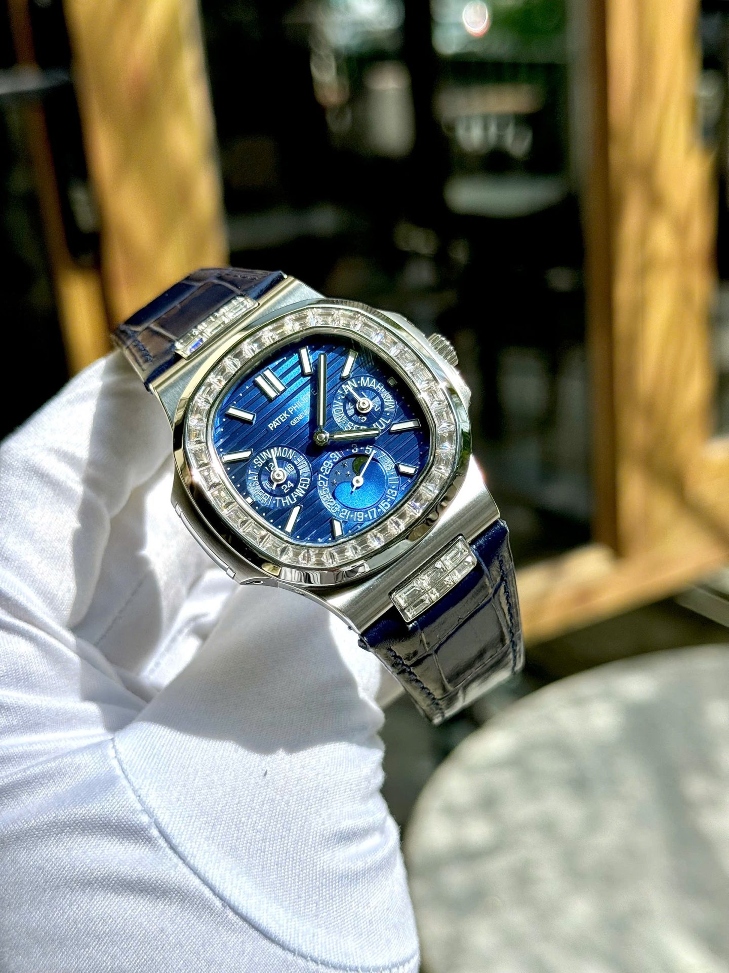 Patek Philippe High End Watch Replicas Nautilus 5740G Diamond   Blue Dial Best Quality 40mm - Top club