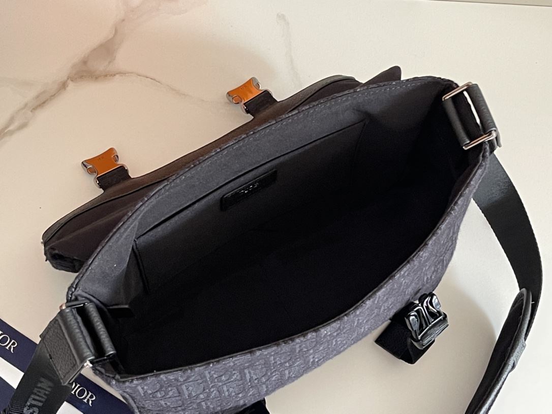 Explorer Messenger Bag Beige/Black For Women‎ 12in/31cm CD 11ESME061YKY_H27E1:1High-quality replica
