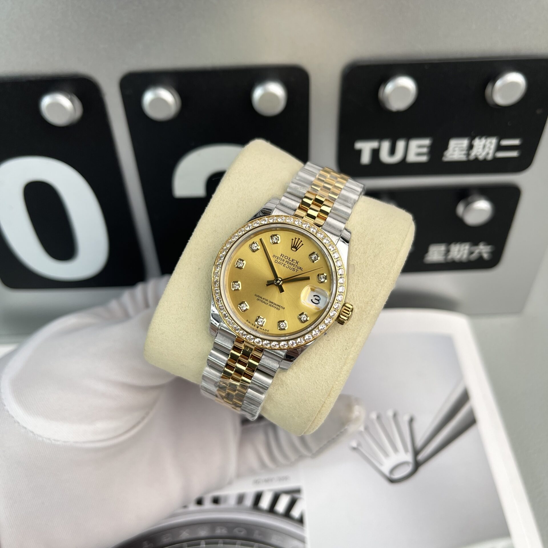 Rolex DateJust Women s Replica Watch With Stone Bezel Champagne Dial EW Factory 31mm - Top club