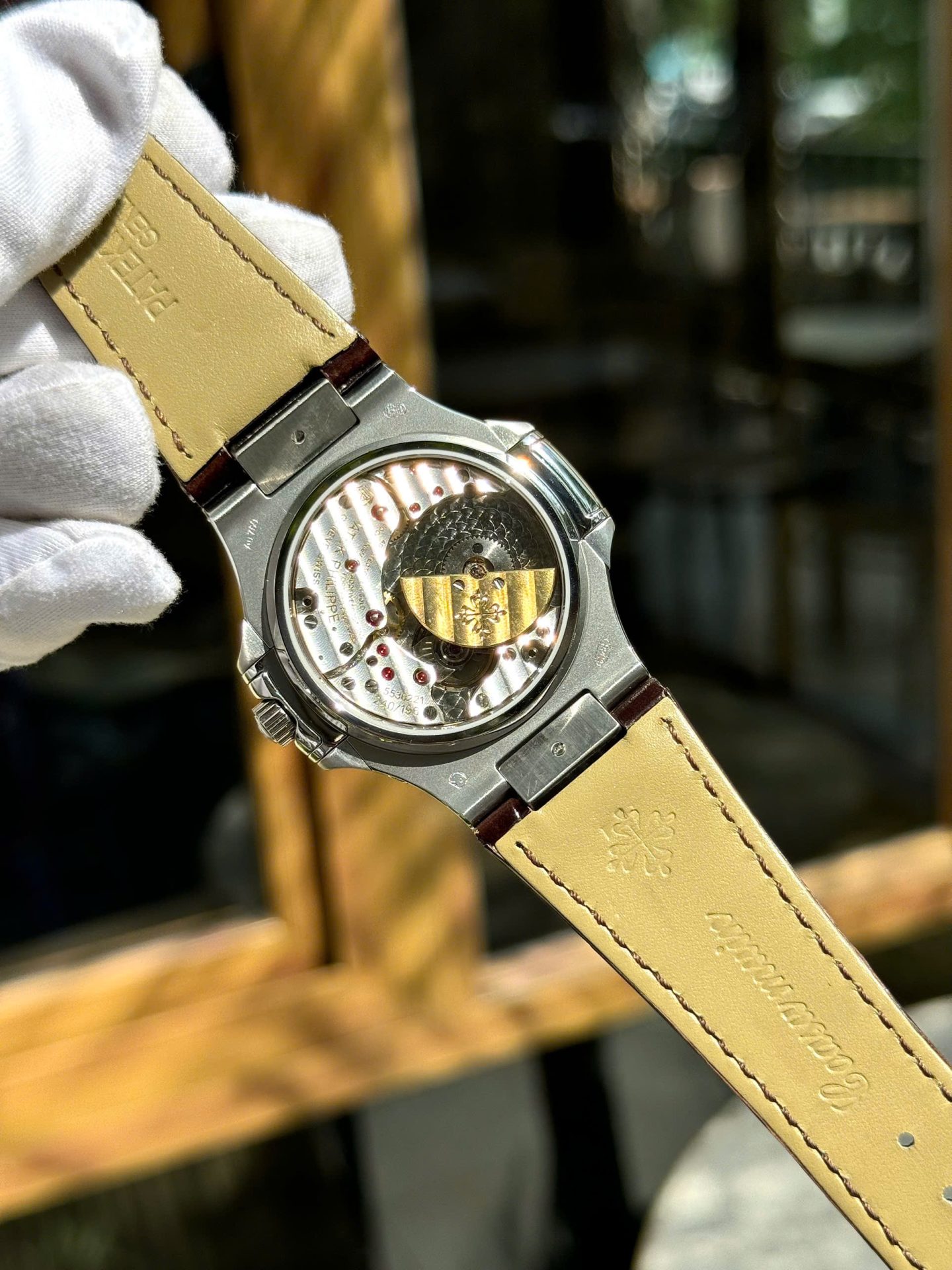 Patek Philippe High End Watch Replicas Nautilus 5740G Diamond   Green Dial Best Quality 40mm - Top club