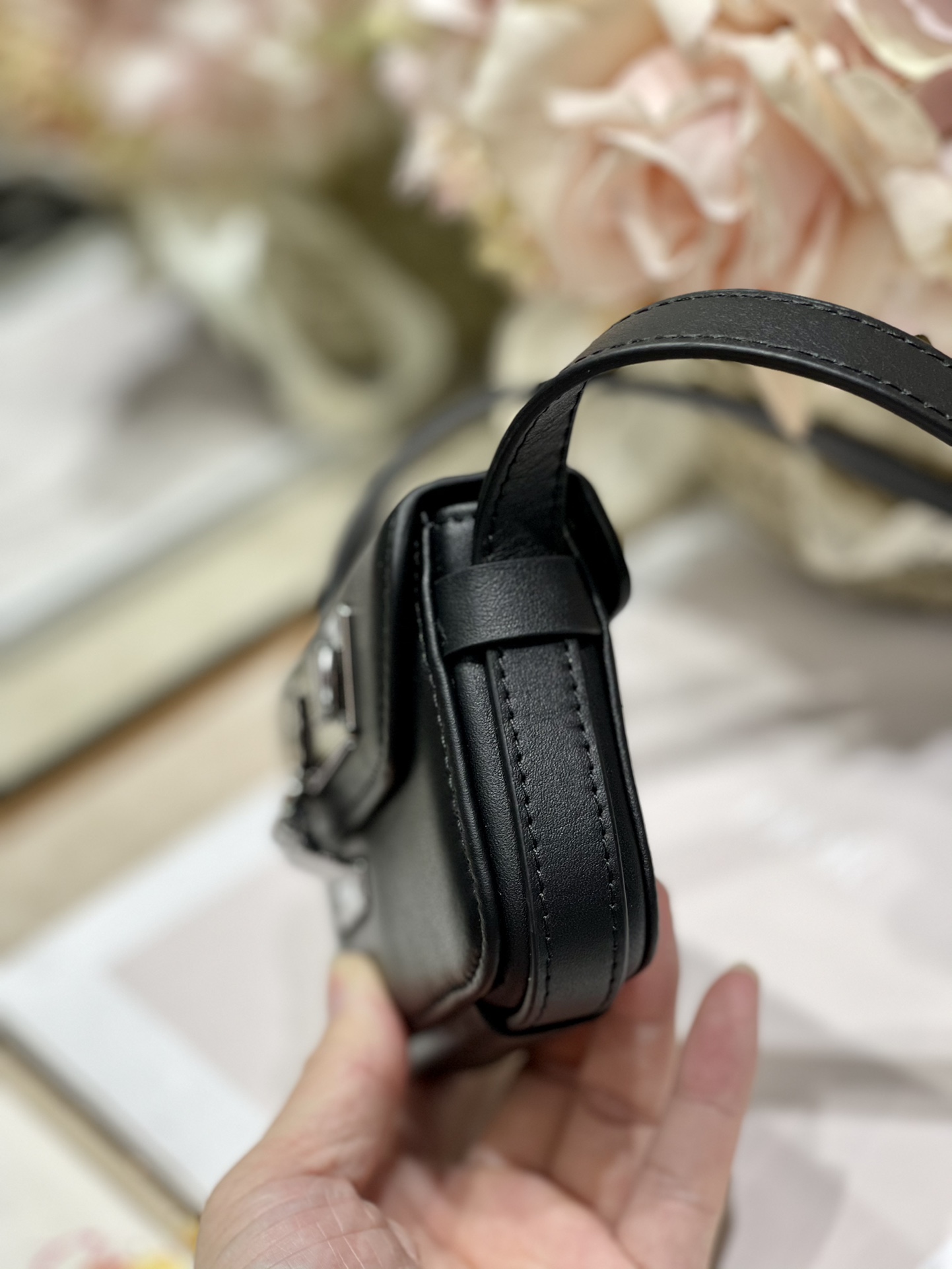 Lock Messenger Pouch Black/Beige For Women 4.5in/11cm1:1High-quality replica
