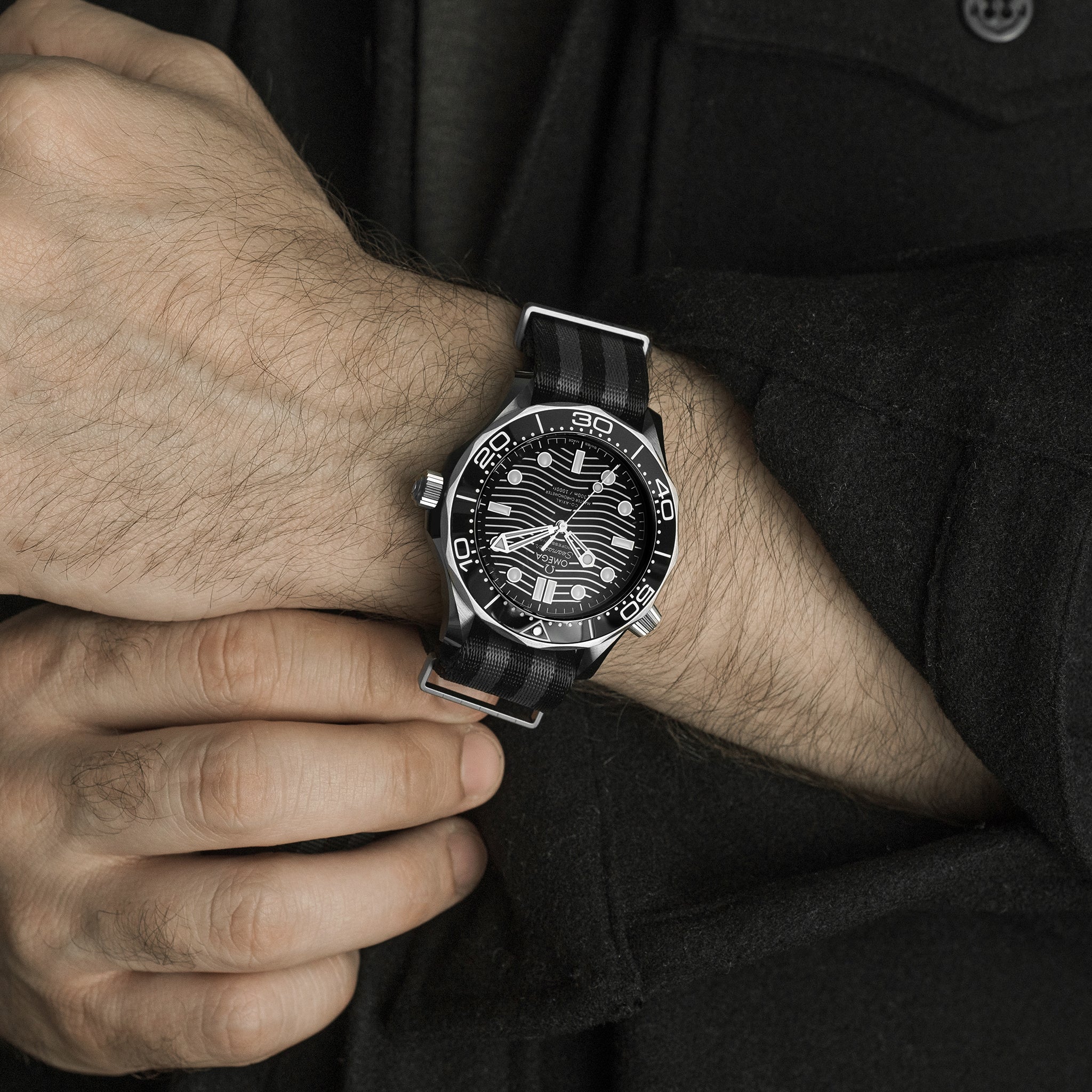 Seamaster Diver 300M Co-Axial Master Chronometer 43.5mm Black Ceramic On NATO Strap(1:1 replica) - Top club