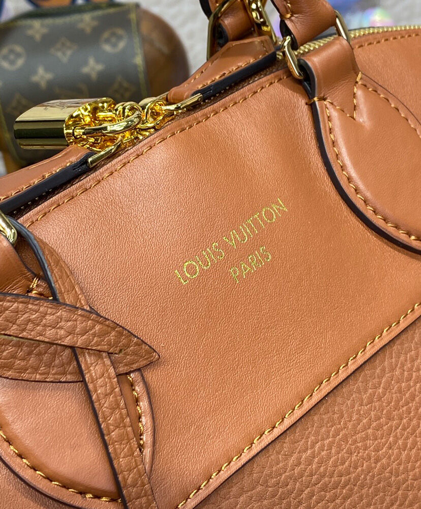 Louis Vuitton Lock It MM M22914 M229251:1High-quality replica