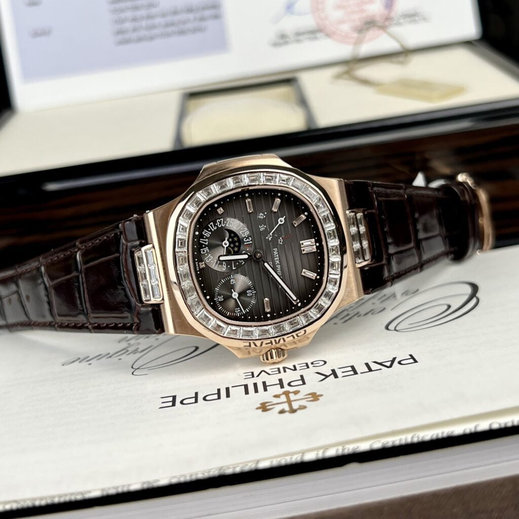 Patek Philippe Replica Watch Nautilus 5724 Gold-Wrapped With Moissanite Diamond ZF Factory 40mm - Top club