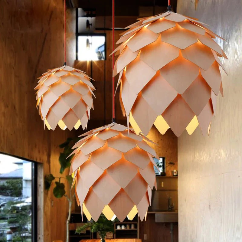 PineGlow – Houten Hanglamp in Dennenappel Design