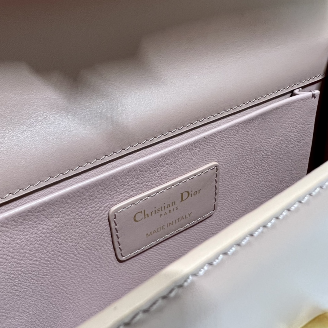 30 Montaigne East West Bag With Chain White/Pink/Black/Brown For Women 8.5in/21.5cm M9334UHEL_M0301:1High-quality replica