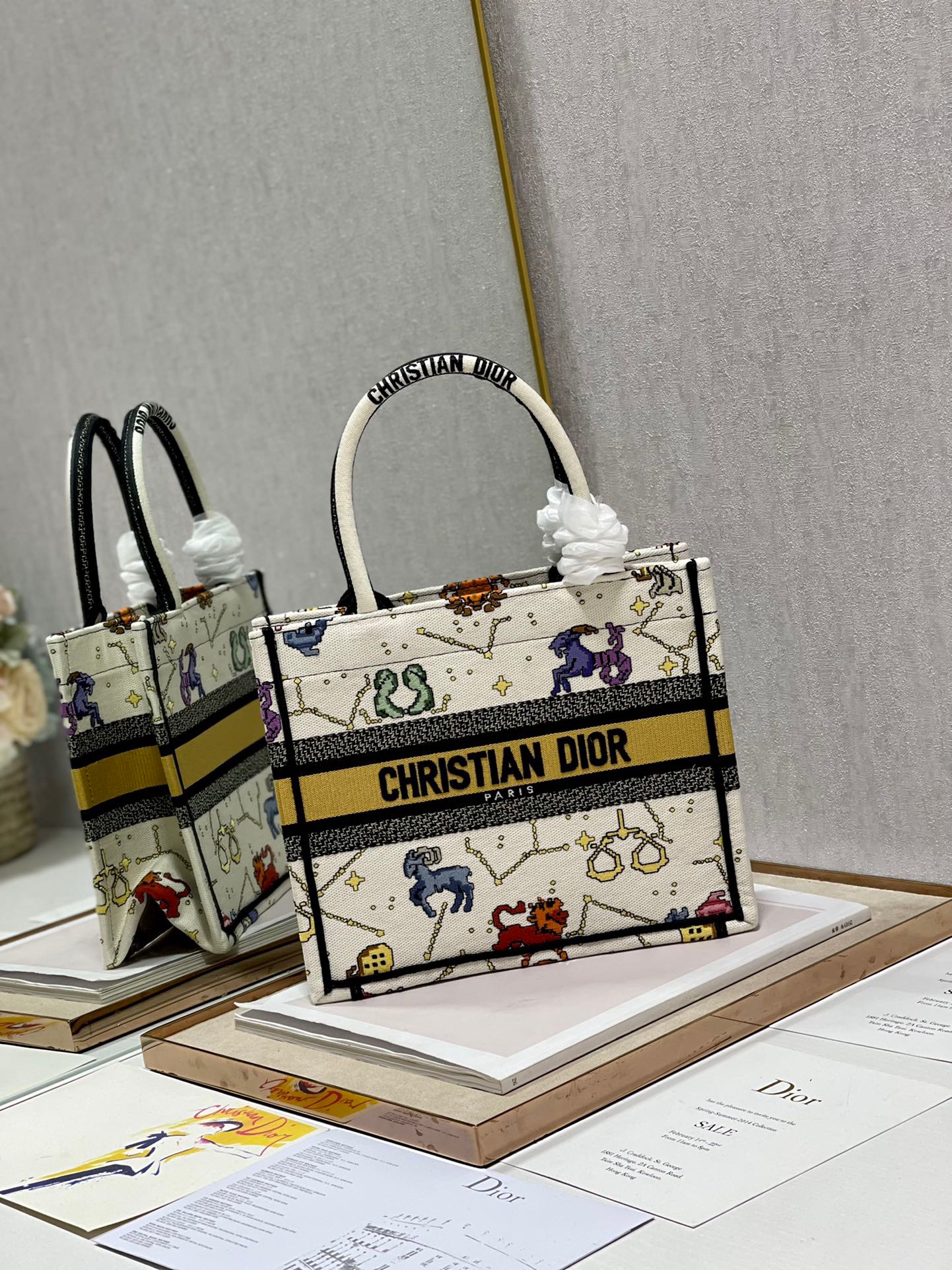 Christian Dior Small Dior Book Tote white, For Women, Women’s Handbags 26.5cm/10.5in CD M1265ZRTY_M941