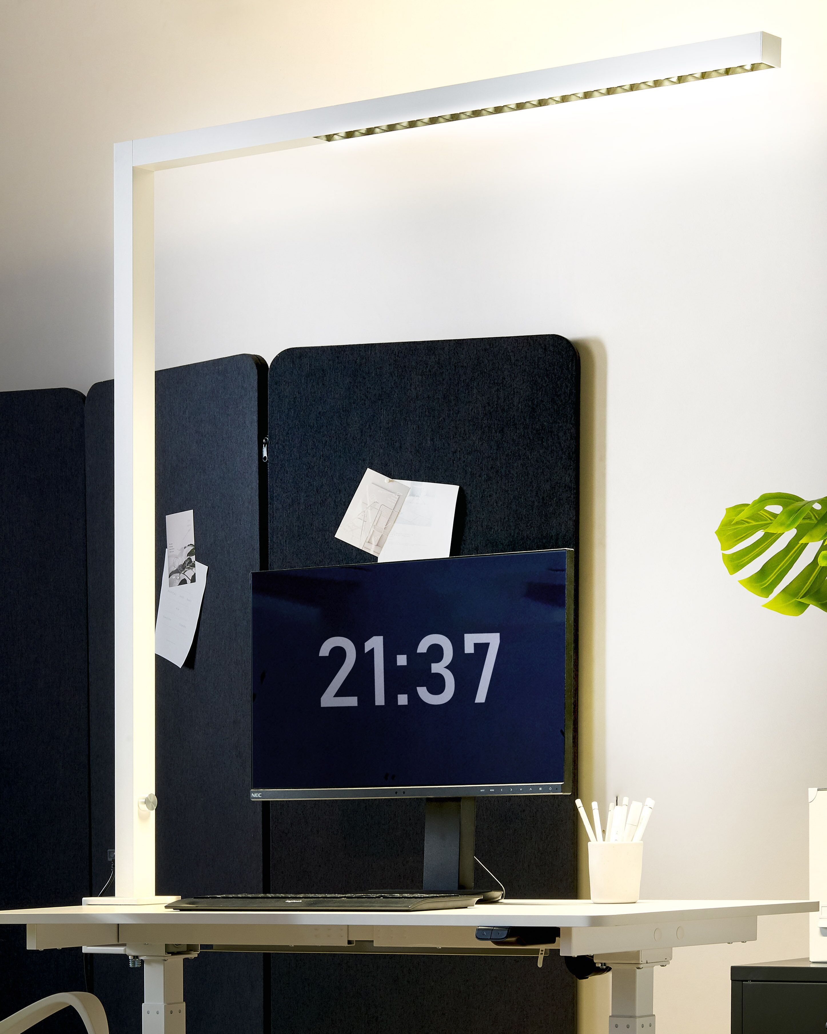 LED Clamp-On Desk Lamp VOLANS with Dimmer Metal White