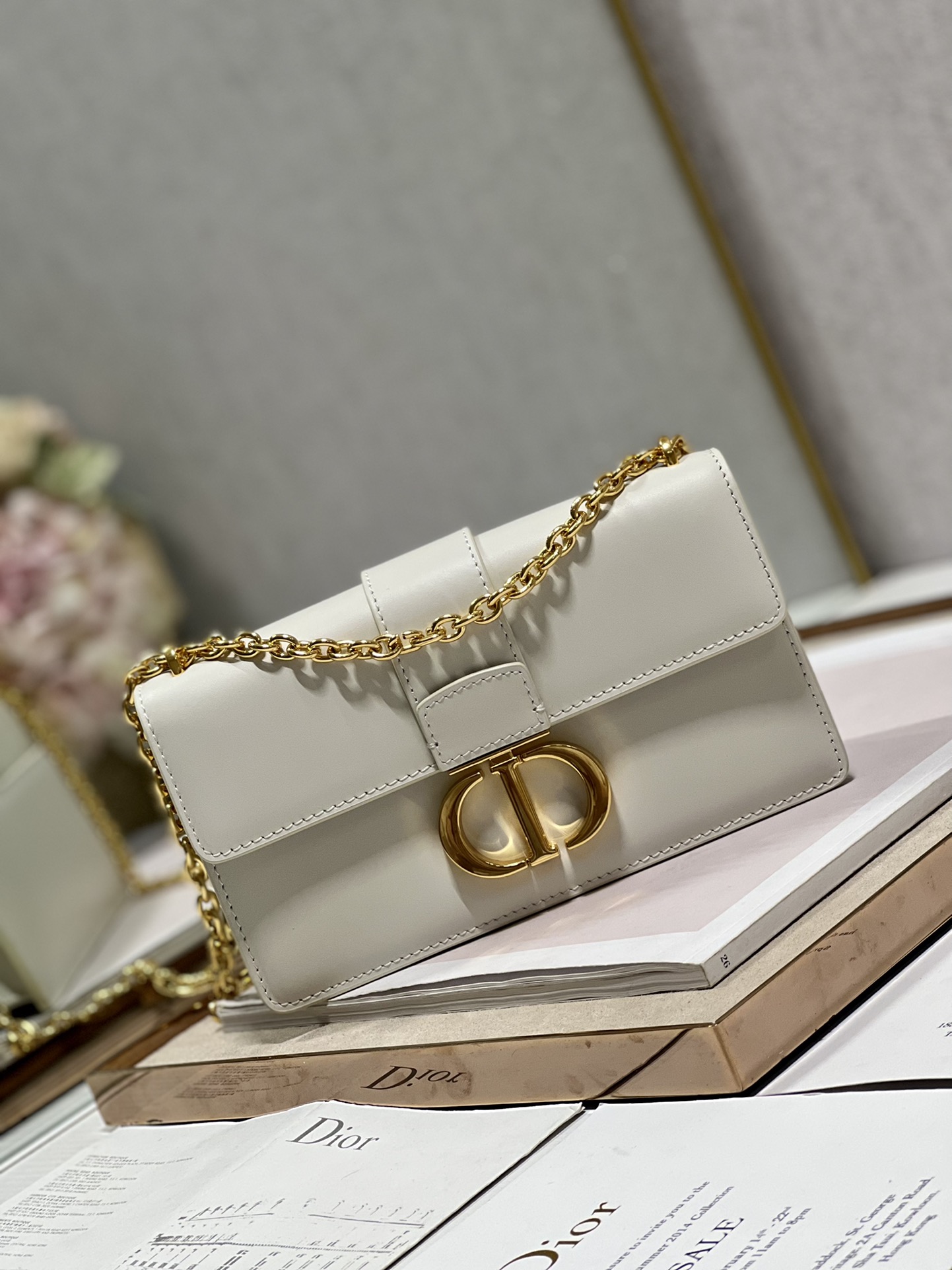Dior Christian Dior 30 Montaigne East West Bag With Chain White For Women 8.5in/21.5cm M9334UHEL_M0301:1High-quality replica