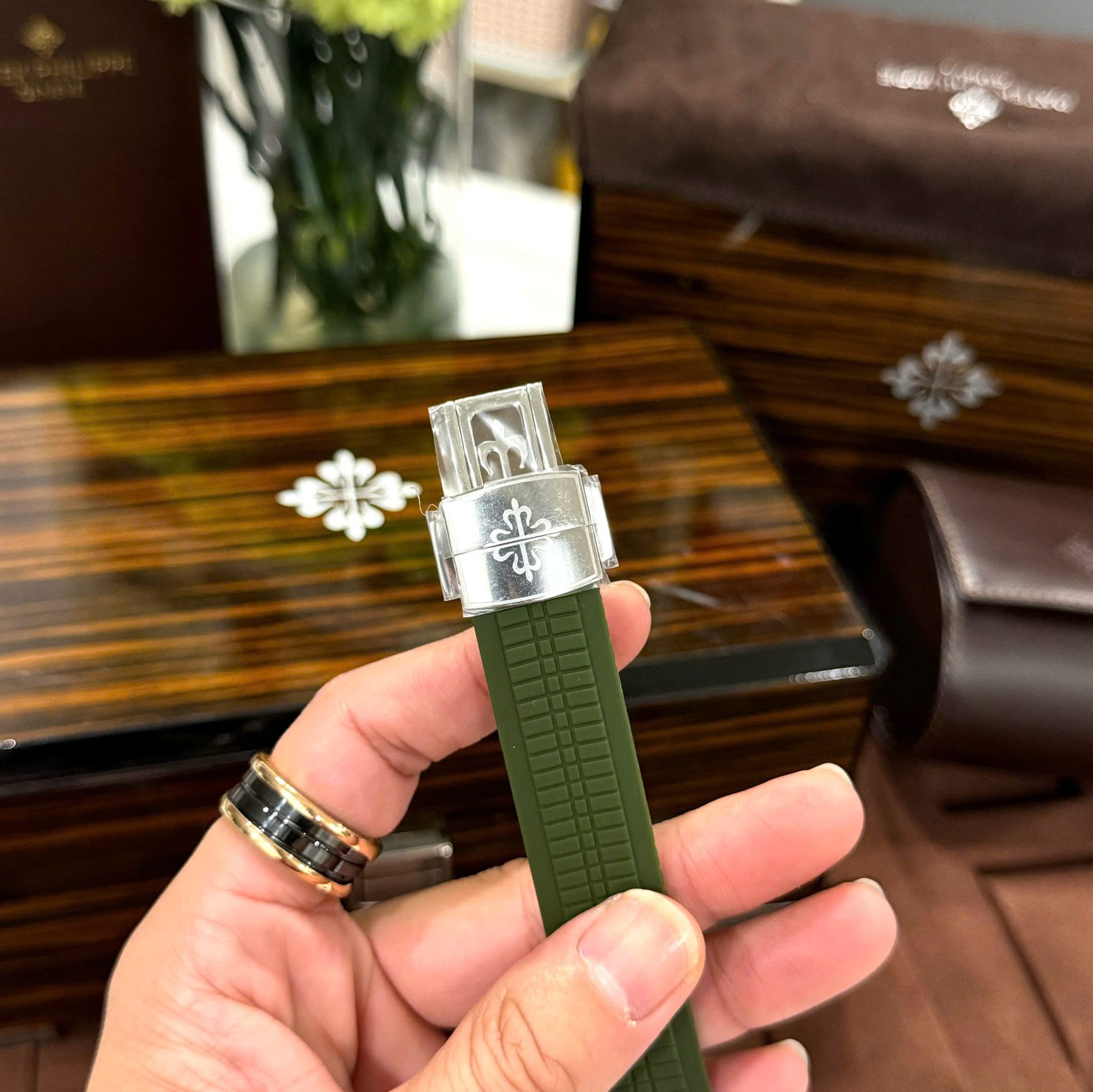 Patek Philippe Aquanaut 5261G Best Replica Watches Green Dial Rubber Strap 40mm - Top club