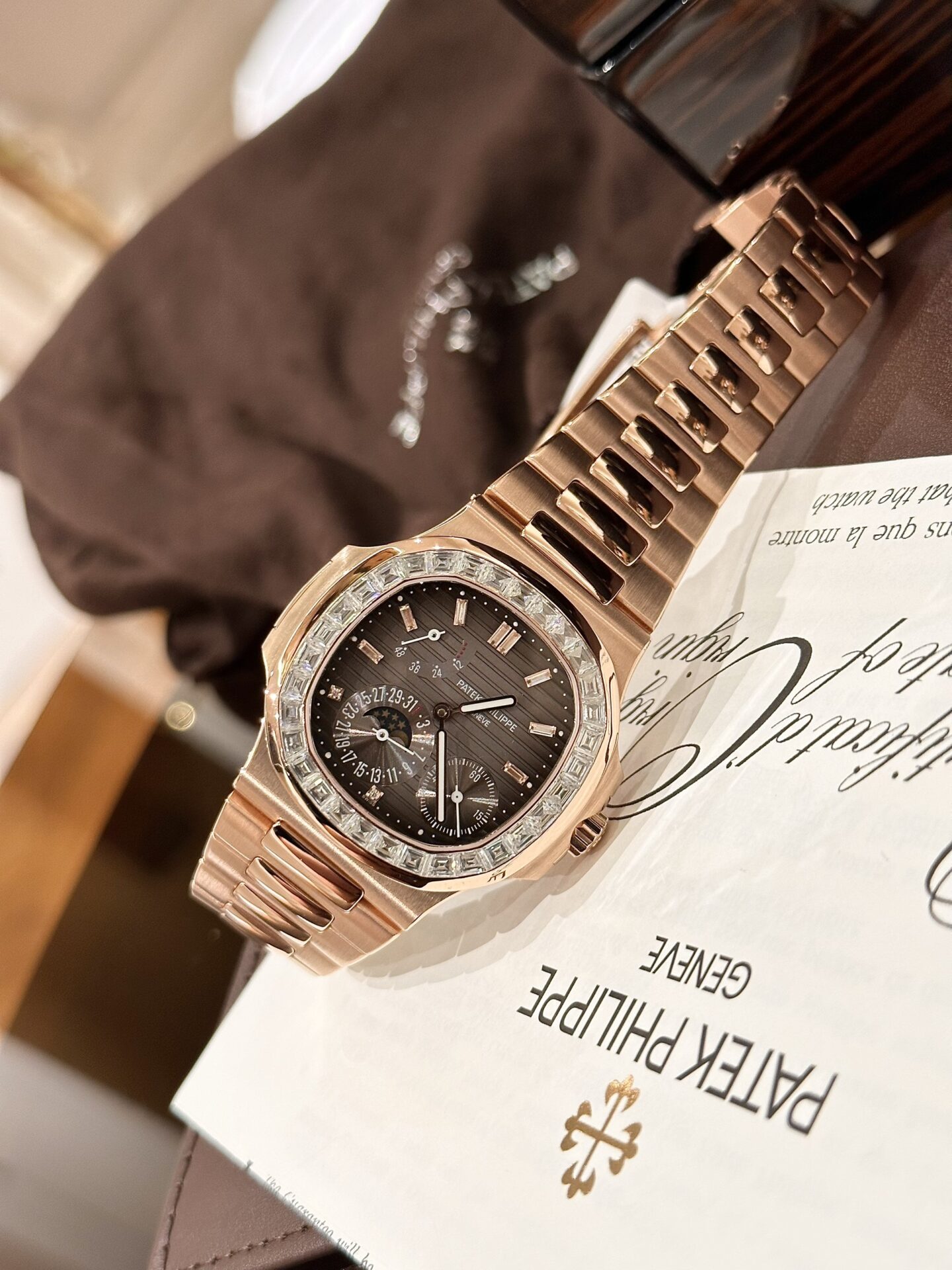 Patek Philippe Nautilus 5724 Replica Watch Gold Wrapped Diamond Moissanite 40mm - Top club