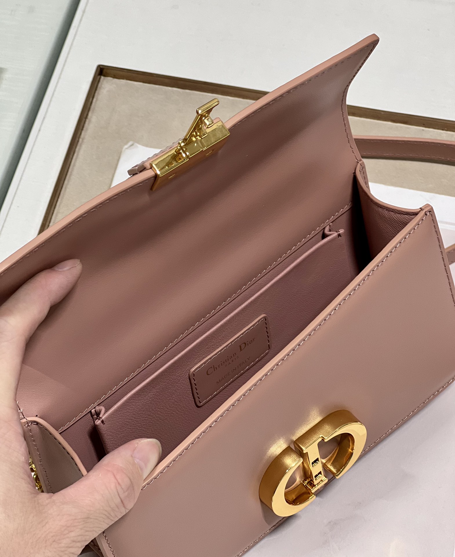 30 Montaigne East West Bag With Chain White/Pink/Black/Brown For Women 8.5in/21.5cm M9334UHEL_M0301:1High-quality replica