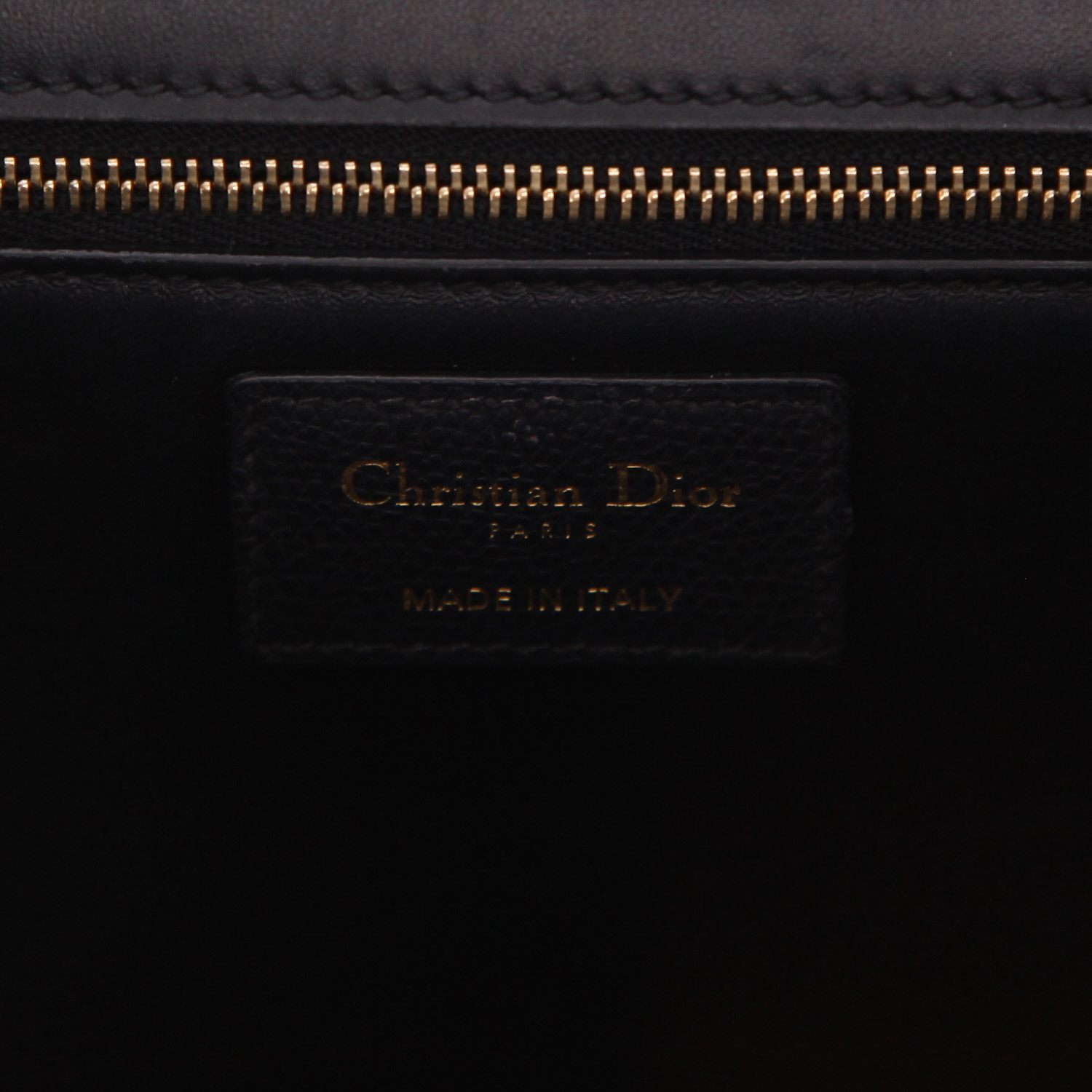 Dior 30 Montaigne shoulder bag in black grained leather1:1High-quality replica