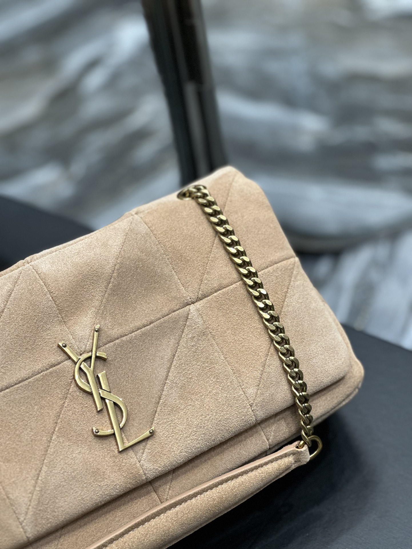 JAMIE MEDIUM CHAIN BAG “CARRÉ RIVE GAUCHE” IN LAMBSKIN AND SUEDE1:1High-quality replica