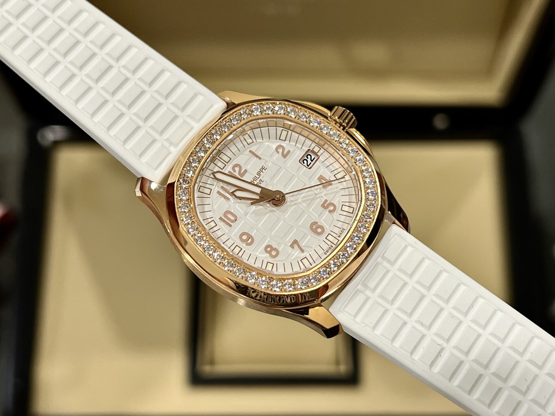Patek Philippe Aquanaut 5067A Replica Watch White With Stone Bezel 35.6mm - Elite Watch Atelier