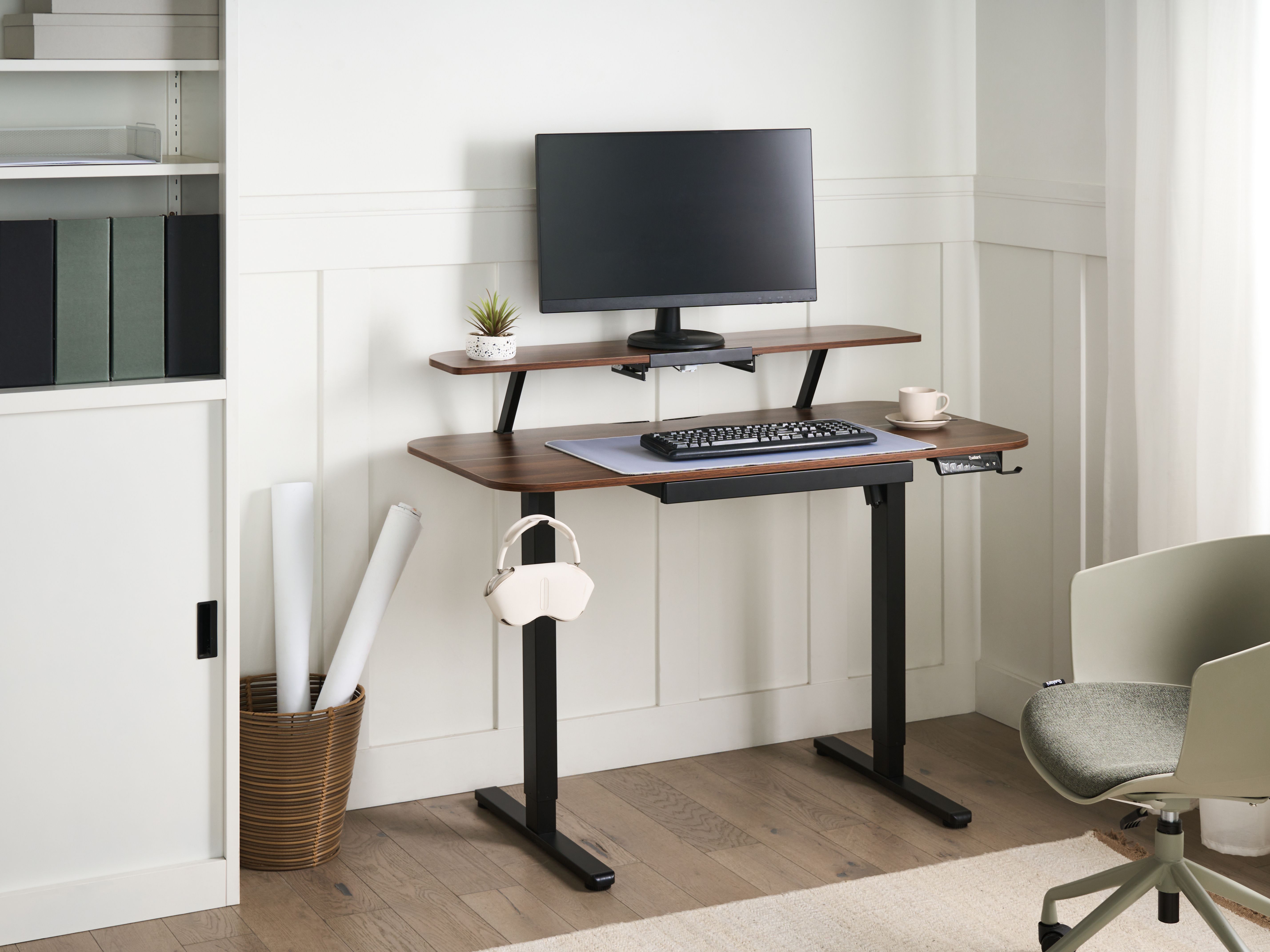 Electric Adjustable Standing Desk WILBANKS Brown/ Black 120 cm 60 cm with USB Port