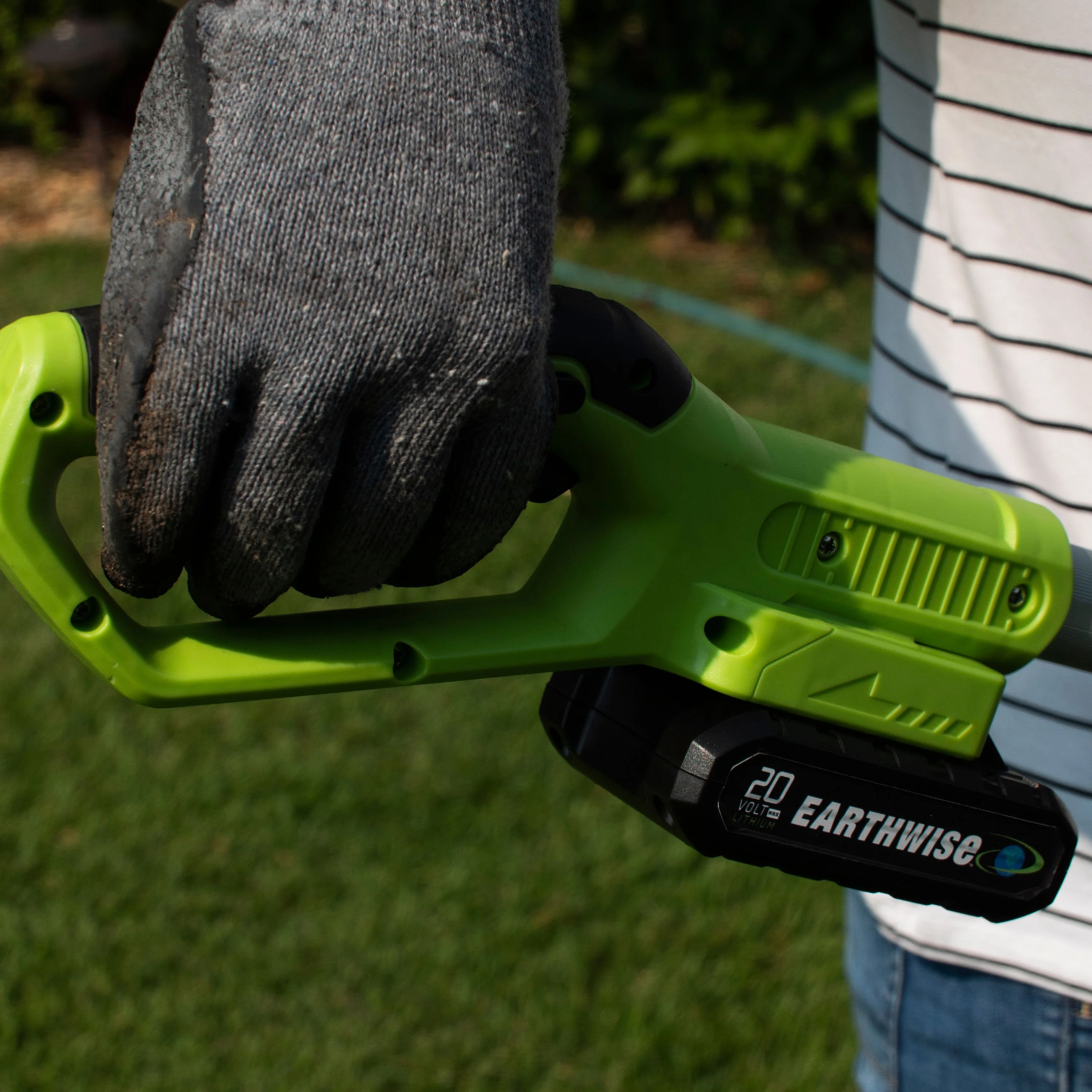Earthwise LPHT12022 20" Cordless Electric 20 Volt Pole Hedge Trimmer (2Ah Battery and Charger Include) - Image 8