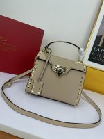 Valentino1:1High-quality replica