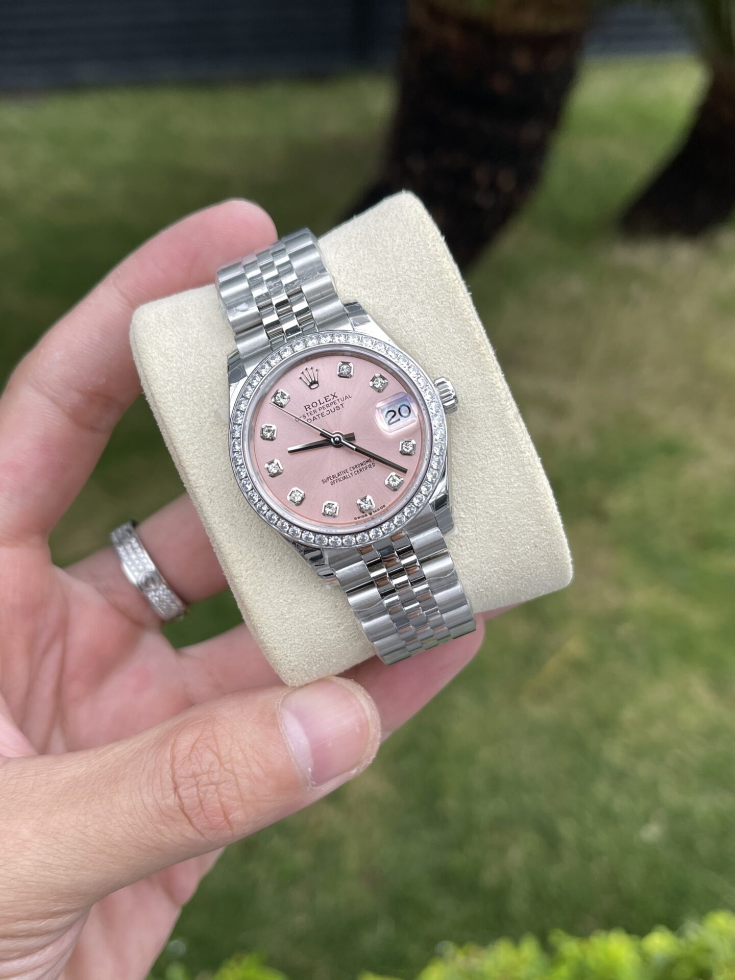 Rolex Rep 11 Watch DateJust With Diamond Bezel Pink Dial EW Factory 31mm - Elite Watch Atelier