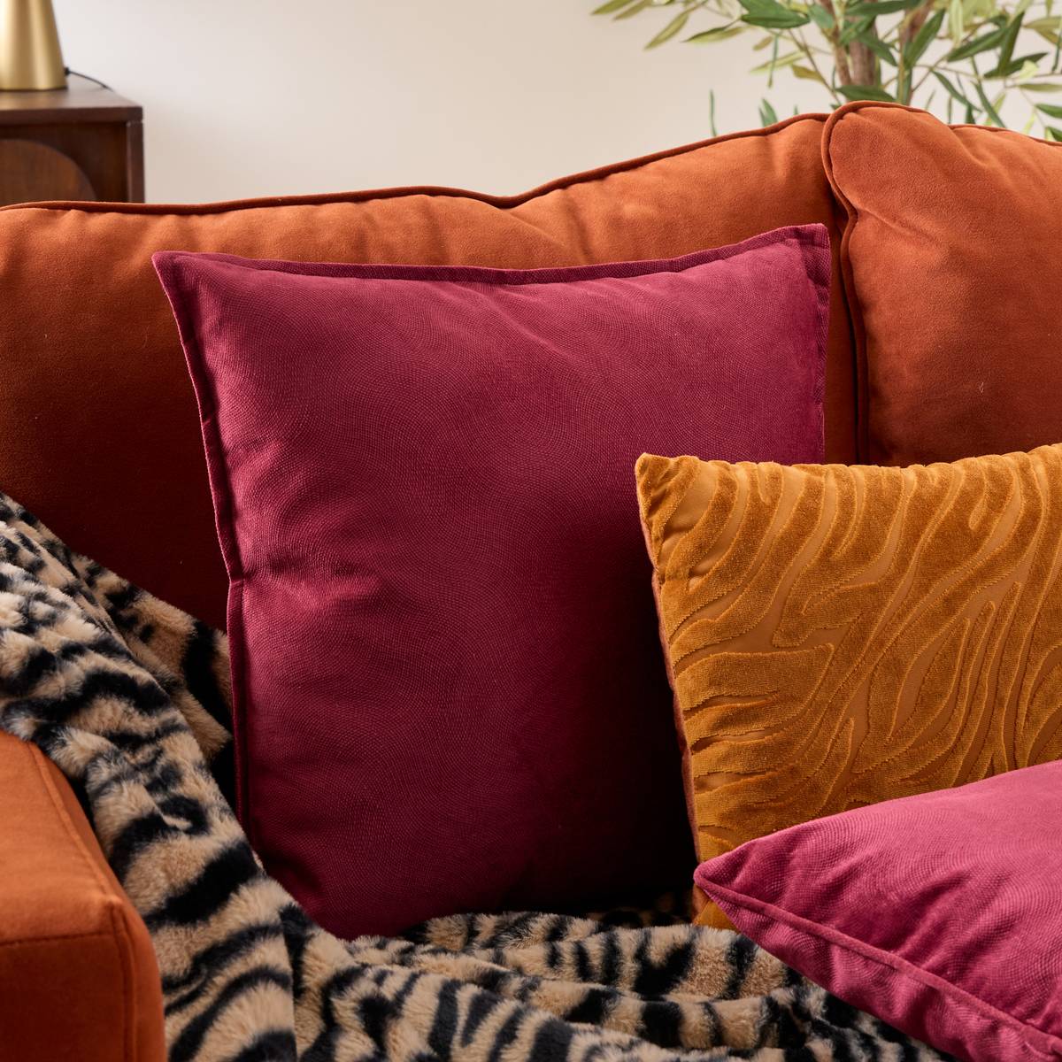 Cushion "Lilou Garnet Red, 45x45 cm