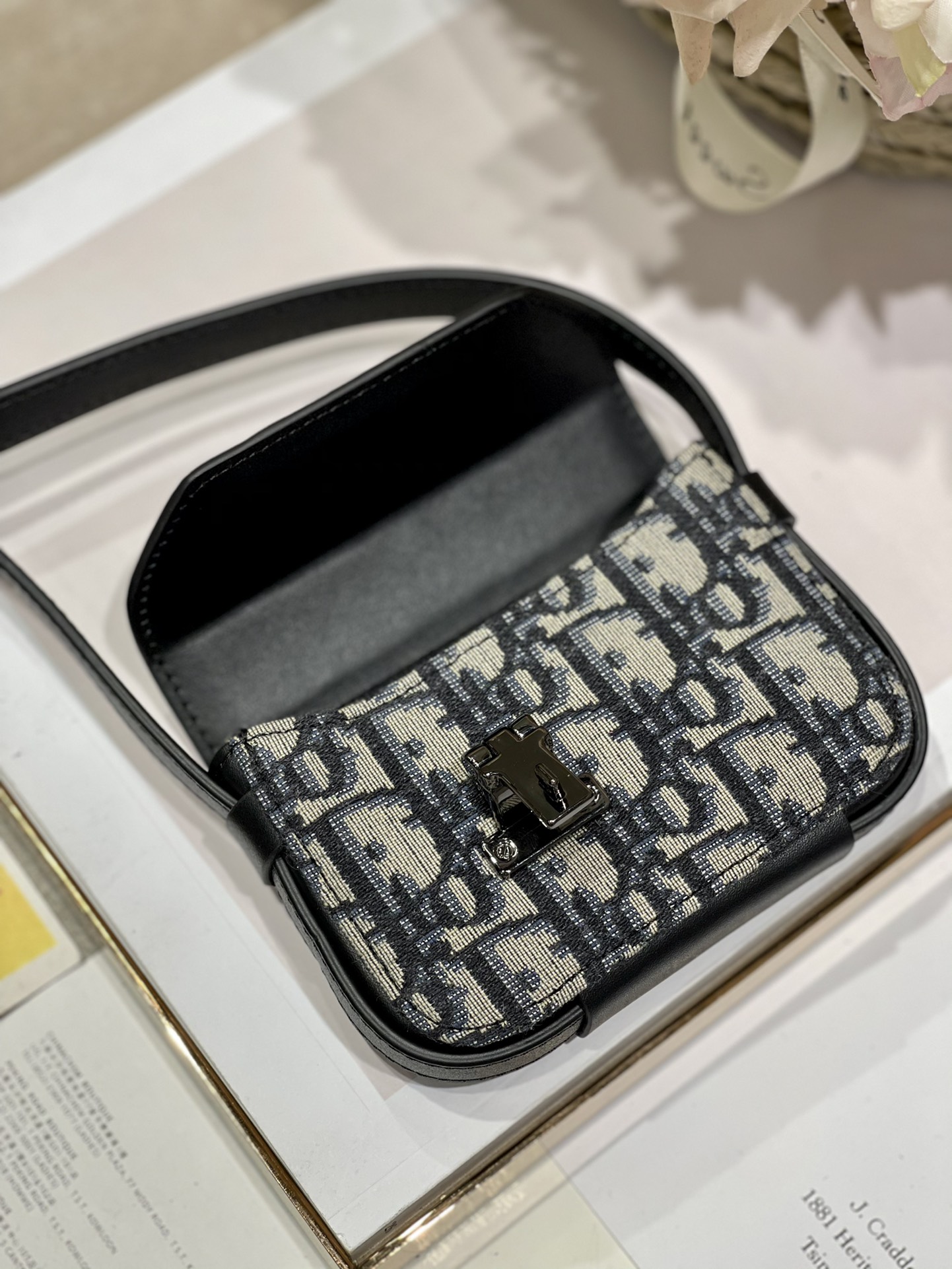 Lock Messenger Pouch Black/Beige For Women 4.5in/11cm1:1High-quality replica