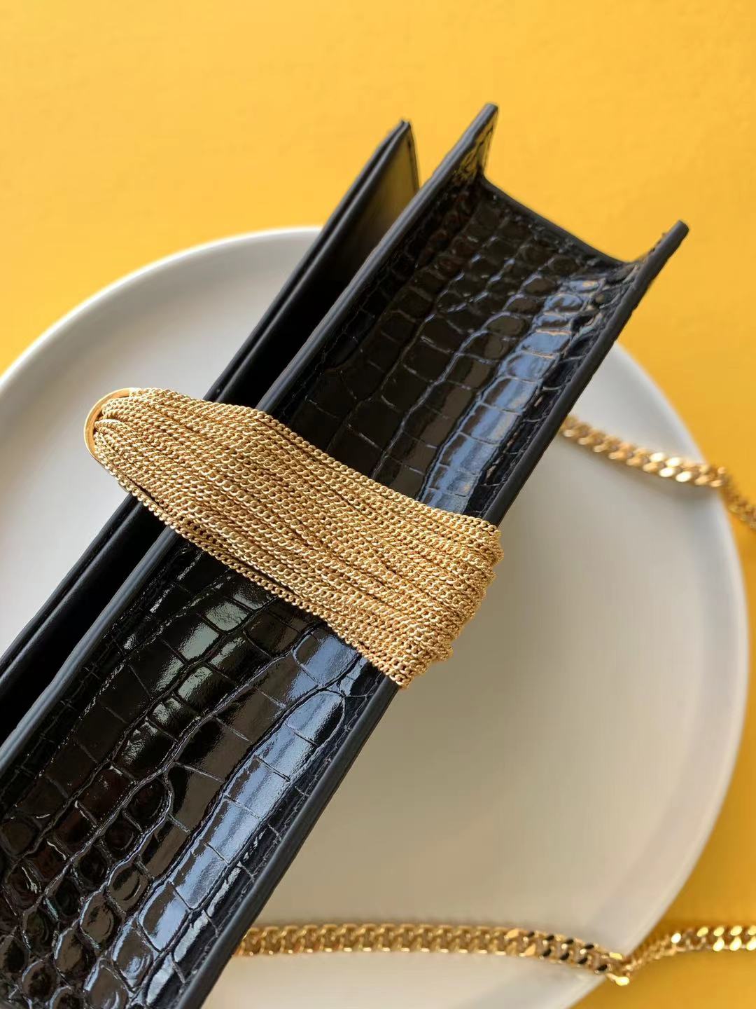 KATE CHAIN WALLET WITH TASSEL IN GRAIN DE POUDRE EMBOSSED LEATHER1:1High-quality replica