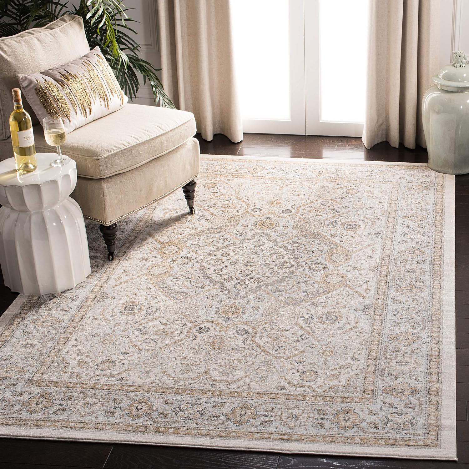 SAFAVIEH Isabella Collection Area Rug - 6'7