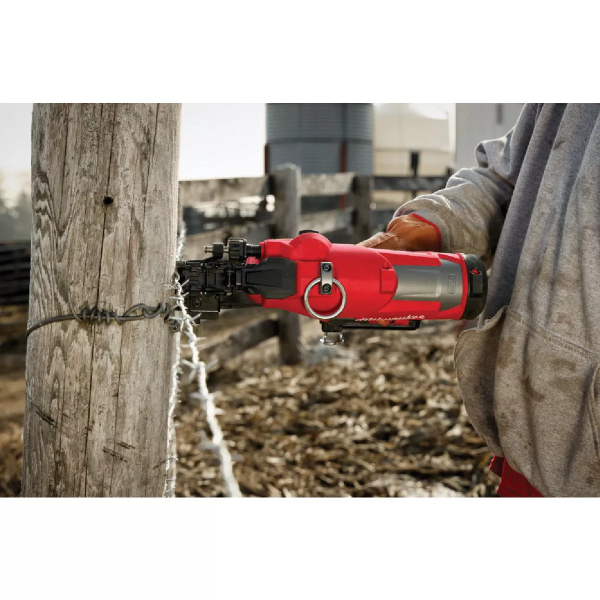 Milwaukee M18 FUEL Brushless 9-Gauge Cordless Utility Fencing Stapler (Tool Only)