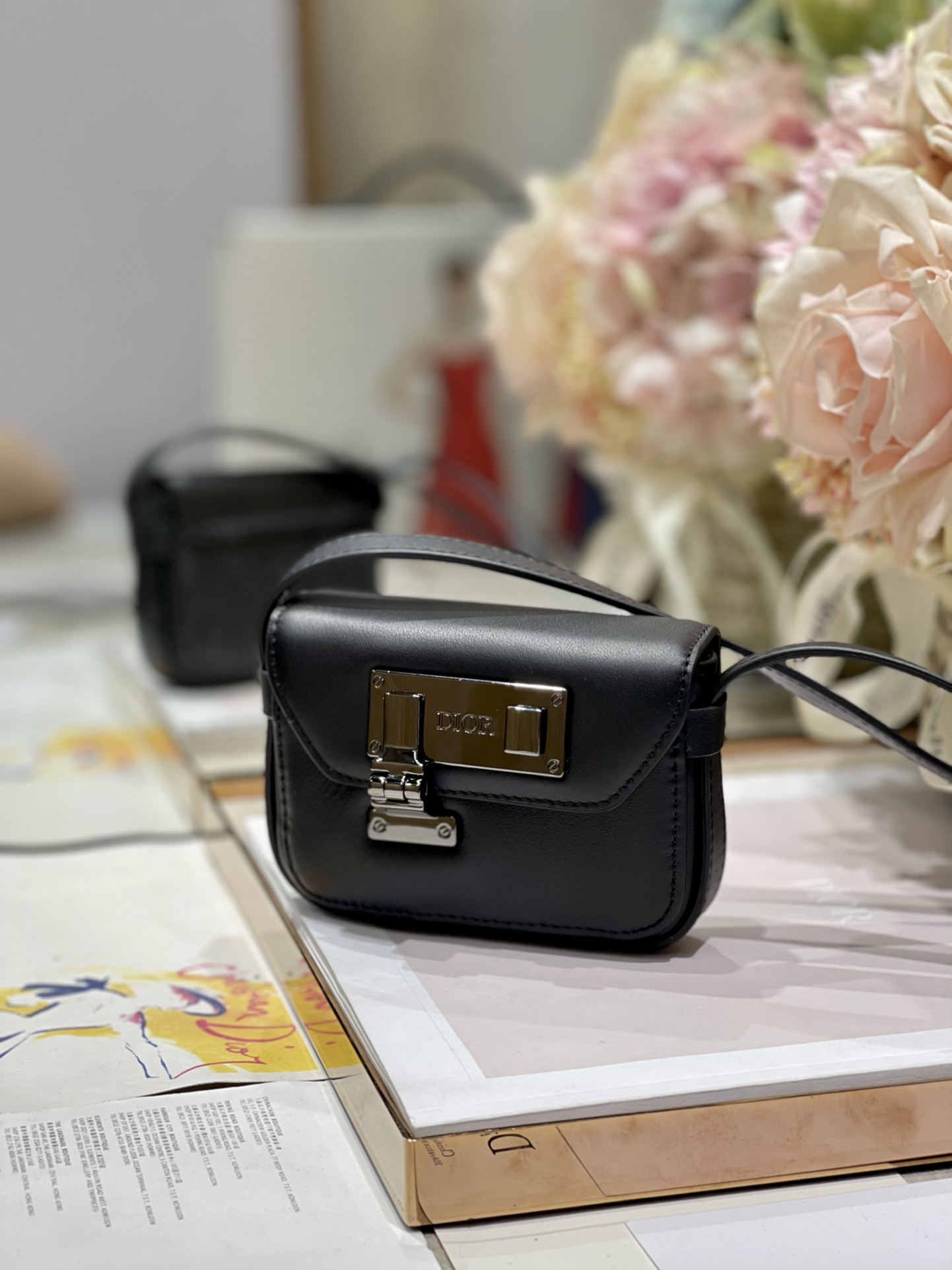 Lock Messenger Pouch Black/Beige For Women 4.5in/11cm1:1High-quality replica
