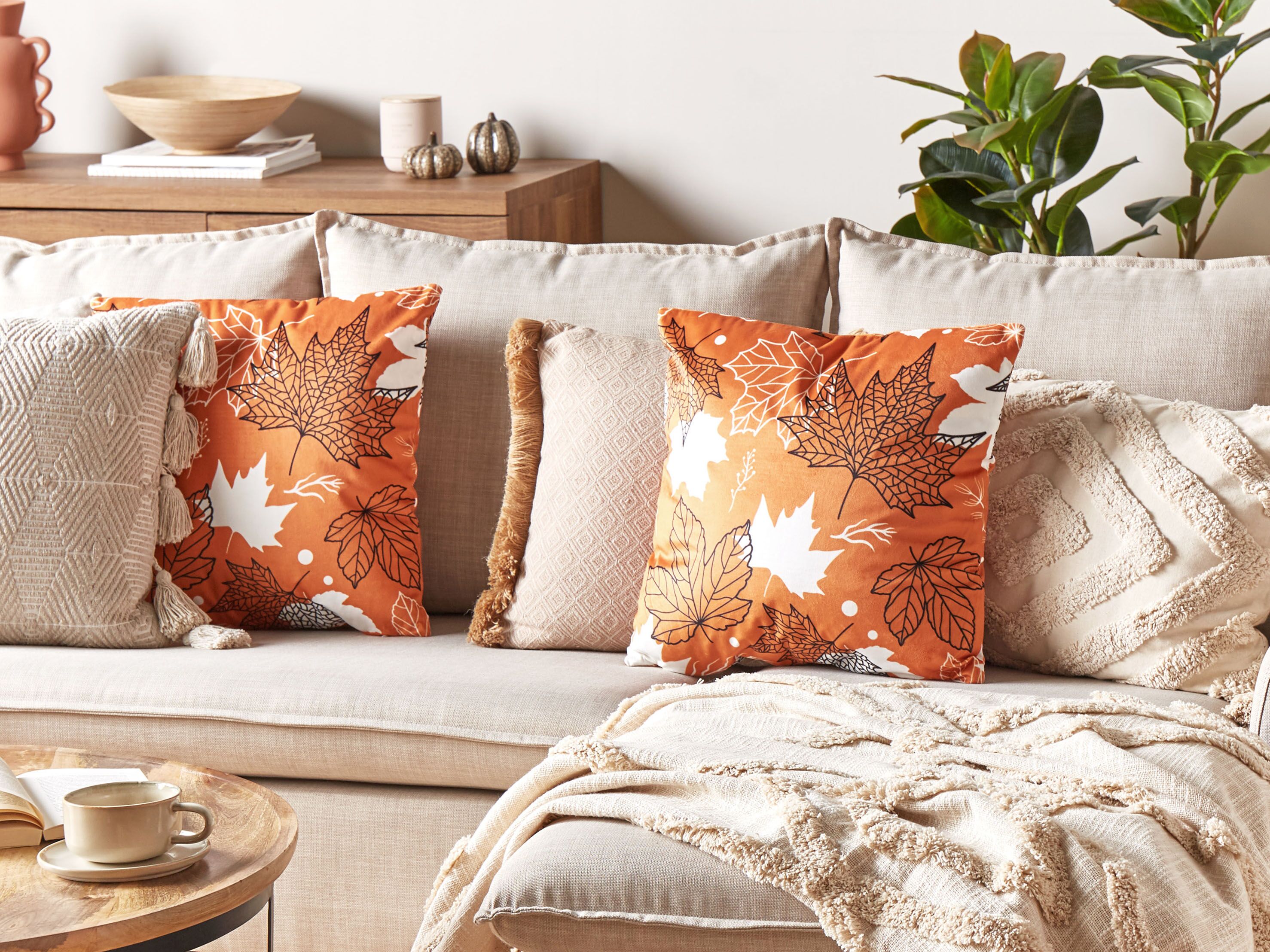 Set of 2 Decorative Cushions POINSETTIA Velvet 45 x 45 cm Orange Plant Pattern