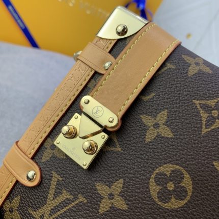 Trunk1:1High-quality replica