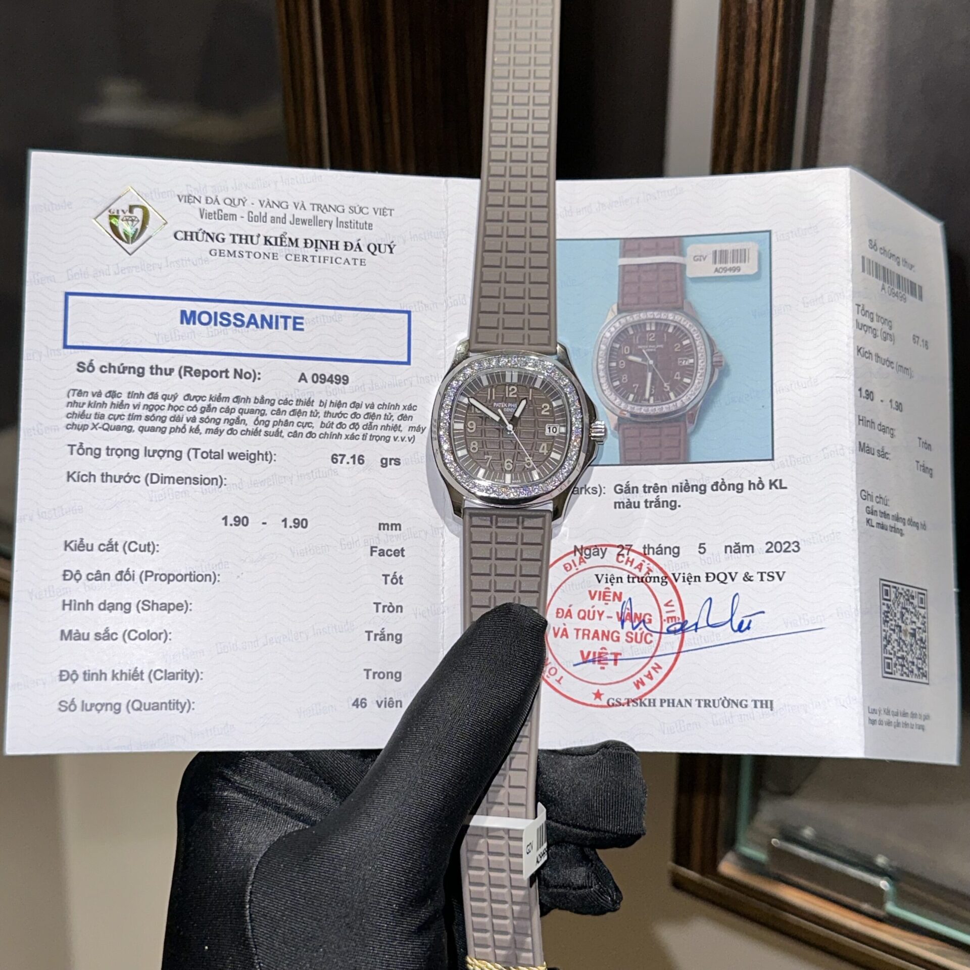 Patek Philippe Replica Watch Aquanaut 5067A Custom Moissanite Diamonds 35.6mm - Elite Watch Atelier