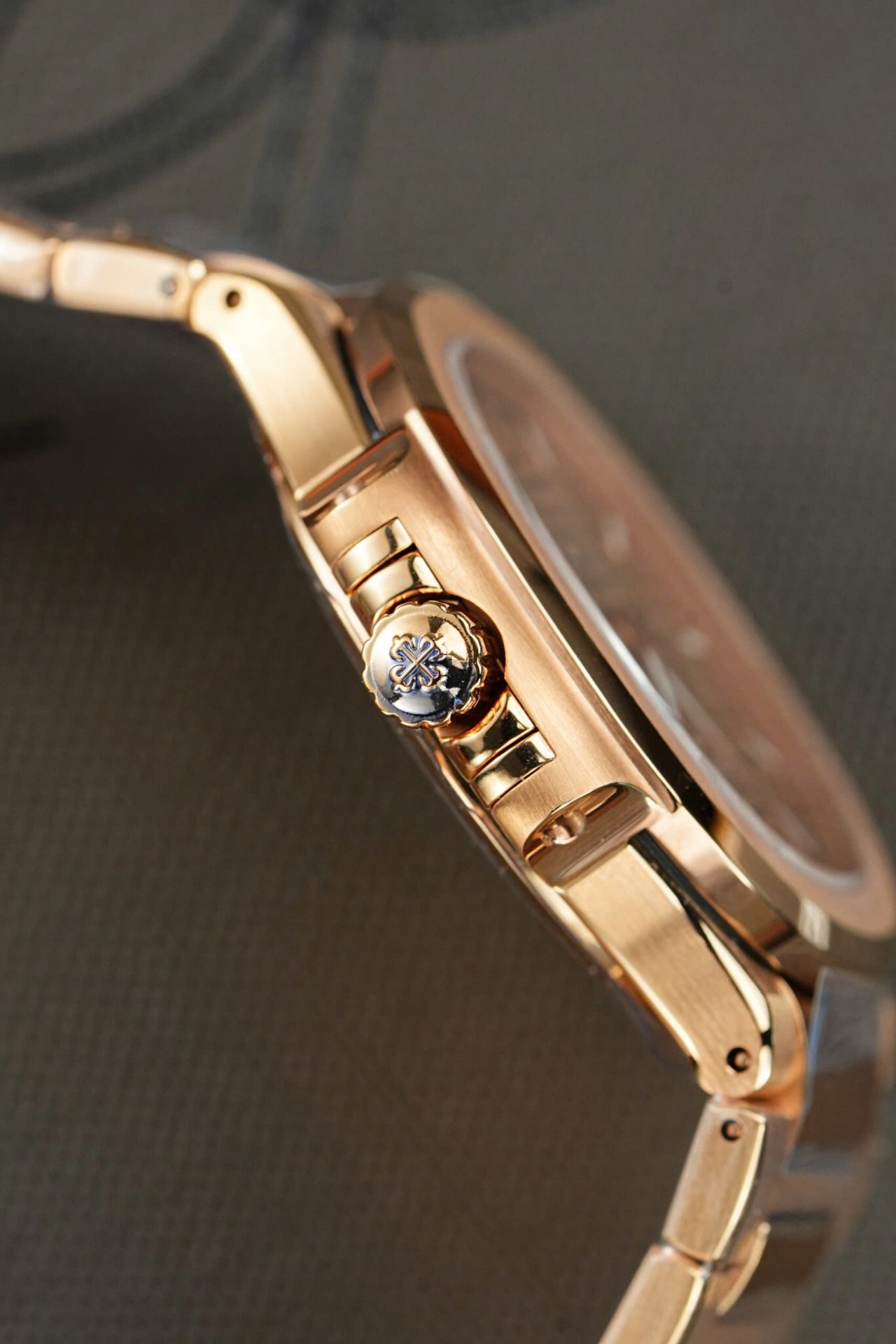 Patek Philippe Nautilus 7118 Replica Watches Rose Gold Swiss Movement 3K Factory 35,2mm - Top club
