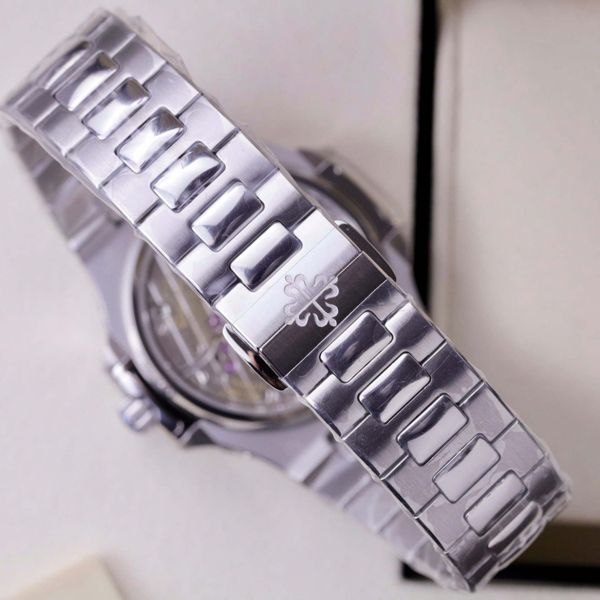 Patek Philippe Nautilus 5740 Copies Watch Men Blue Dial Metal Wire 40mm - Top club