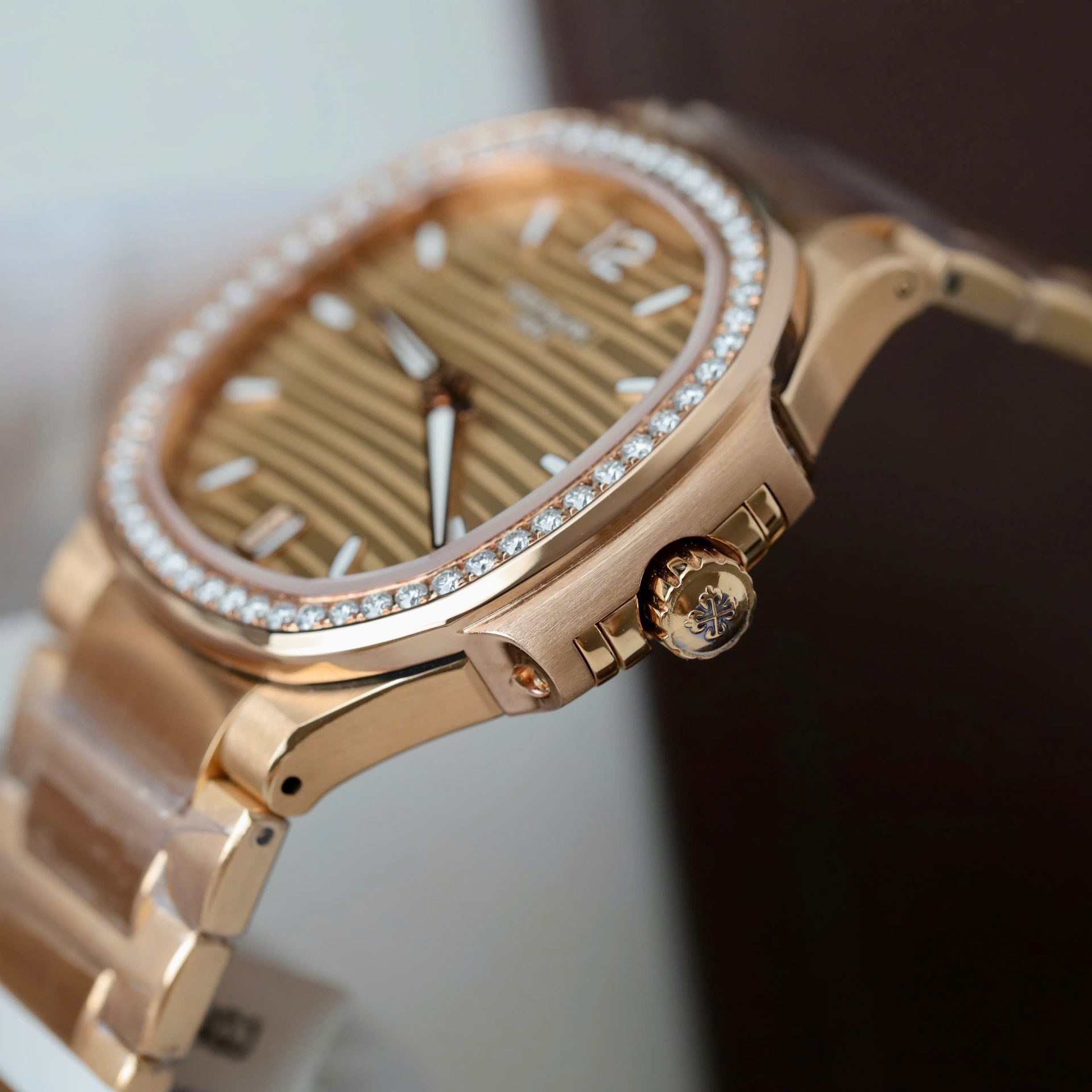 Patek Philippe Nautilus 7118 Women Replica Watch Custom Gold Wrapped + Diamonds Moissanite 3K Factory 35.2mm - Top club