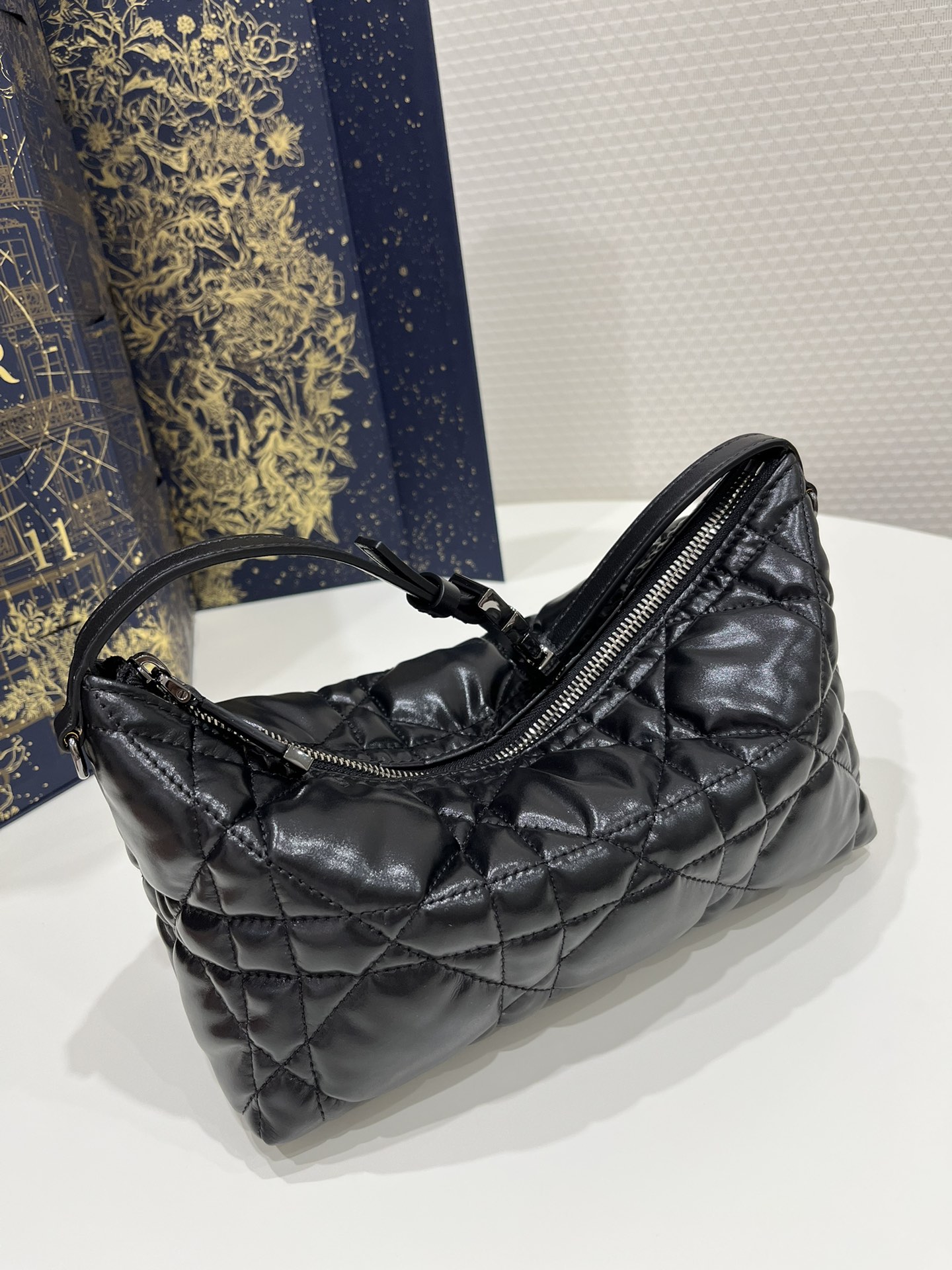 Medium Diortravel Nomad Pouch Black/White For Women 8.5in/ 22cm S5554BMIG_M9001:1High-quality replica