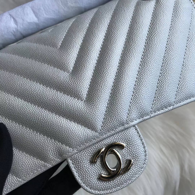 Replica Chanel Chevron Caviar Calfskin Classic Flap Bag A011121:1High-quality replica