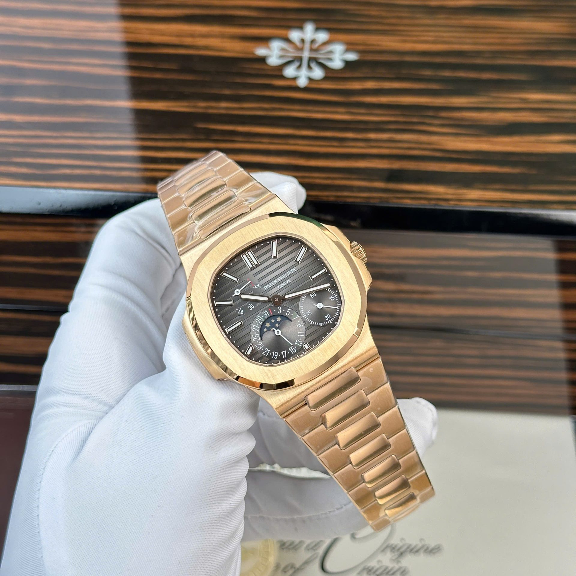 Patek Philippe Nautilus 5712R Good Imtation Watches Gray Dial Metal Wire PPF Factory Version 3 40mm - Elite Watch Atelier