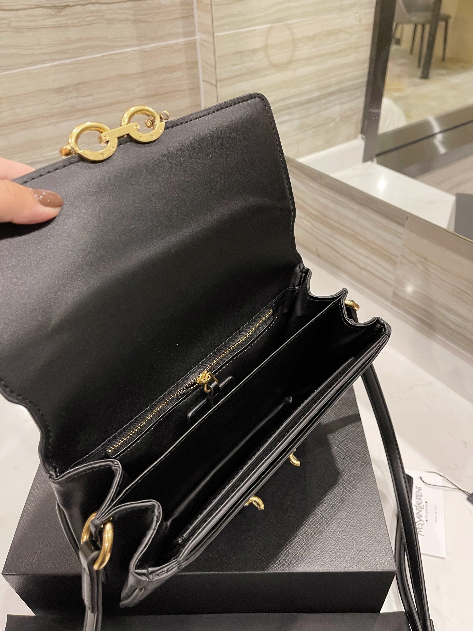 TO – Luxury Edition Bags SLY 2031:1High-quality replica