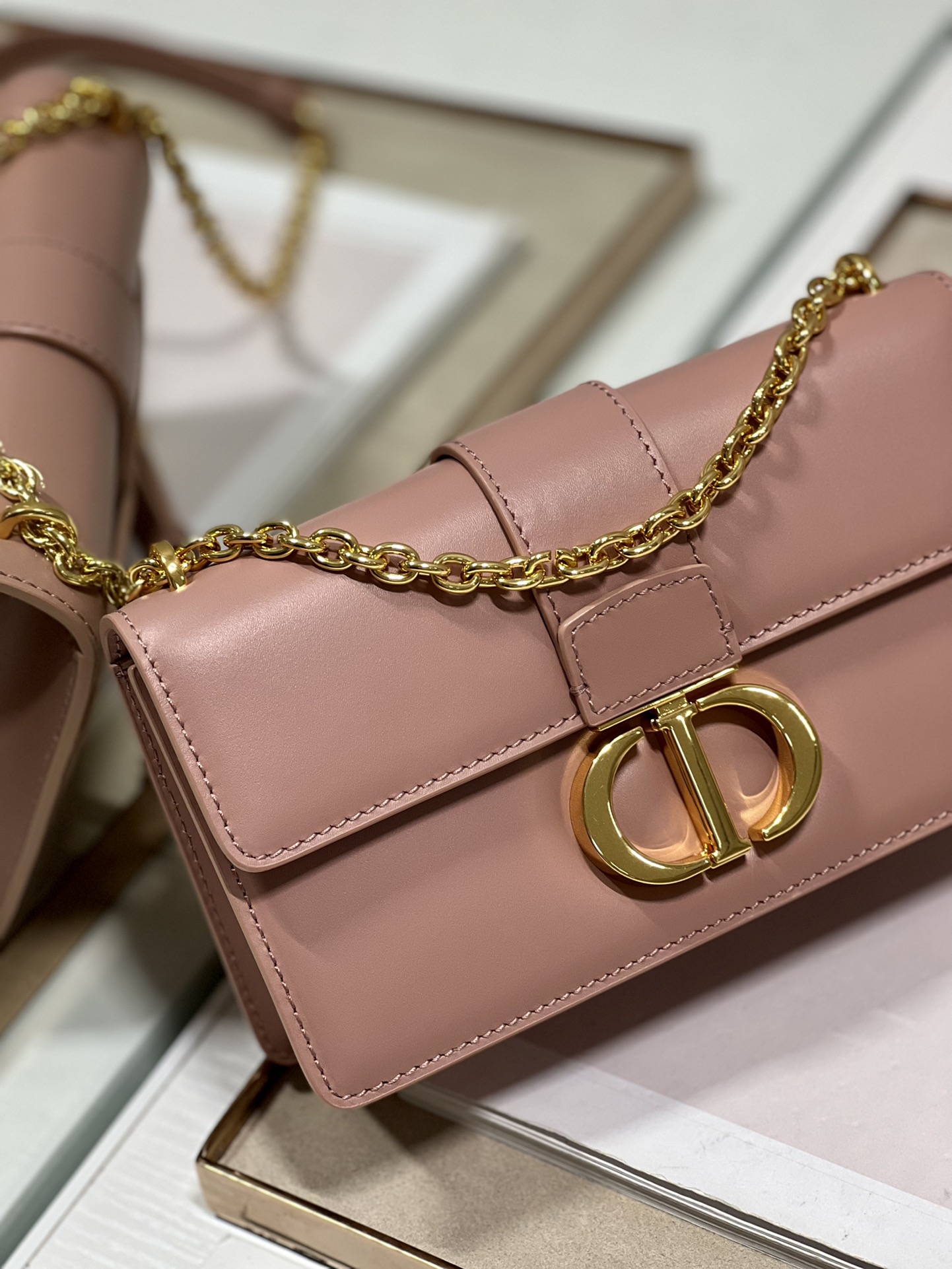 30 Montaigne East West Bag With Chain White/Pink/Black/Brown For Women 8.5in/21.5cm M9334UHEL_M0301:1High-quality replica