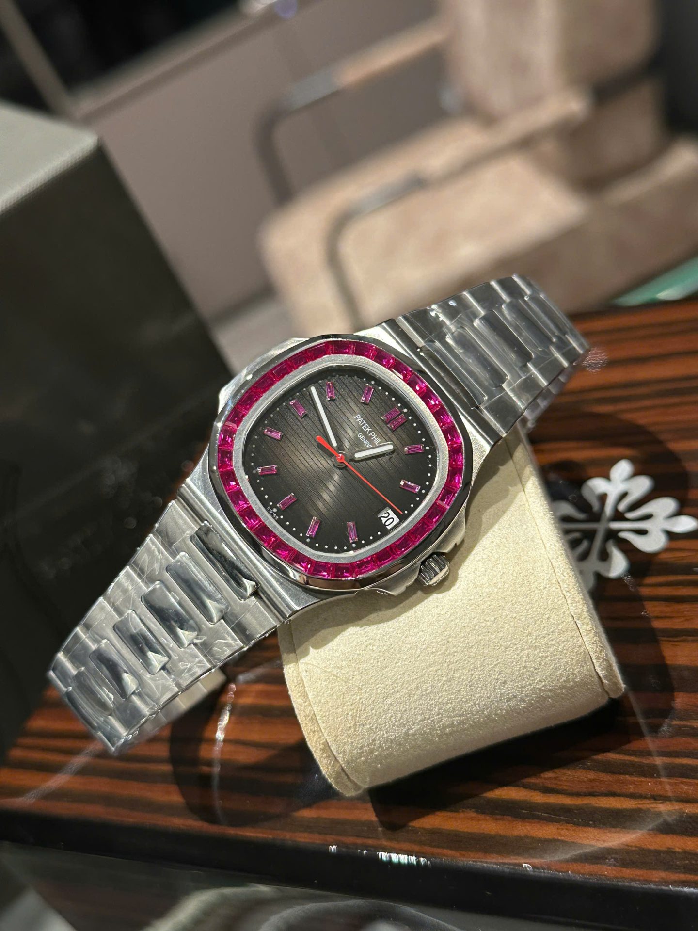 Patek Philippe Nautilus 5711 Replica 11 Watch Bezel Ruby Red 40mm - Top club