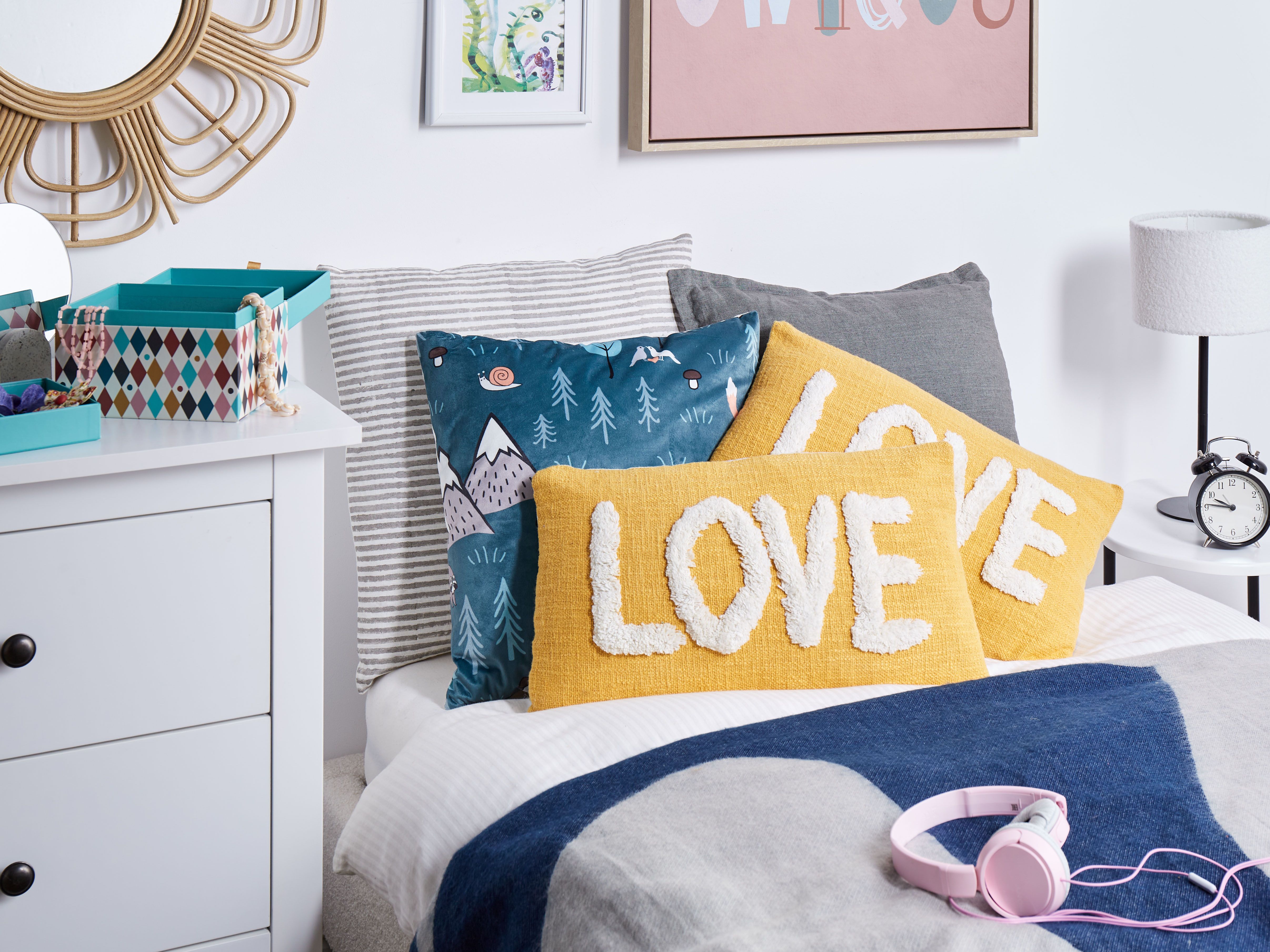 Set of 2 Decorative Cushions LOVE Cotton 30 x 50 cm Yellow